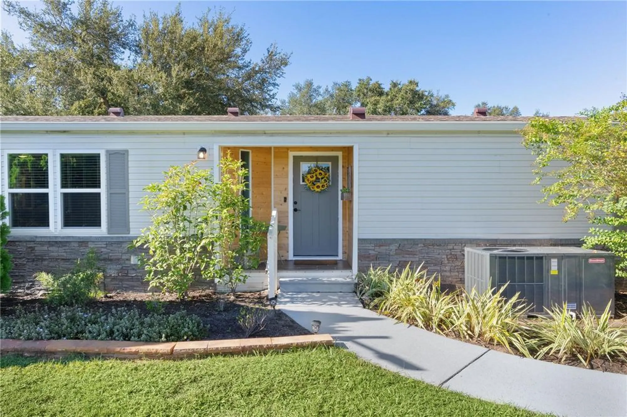 Property Slideshow image 2 of 62 | 8333 county road 109a-1, Lady Lake, FL, 32159