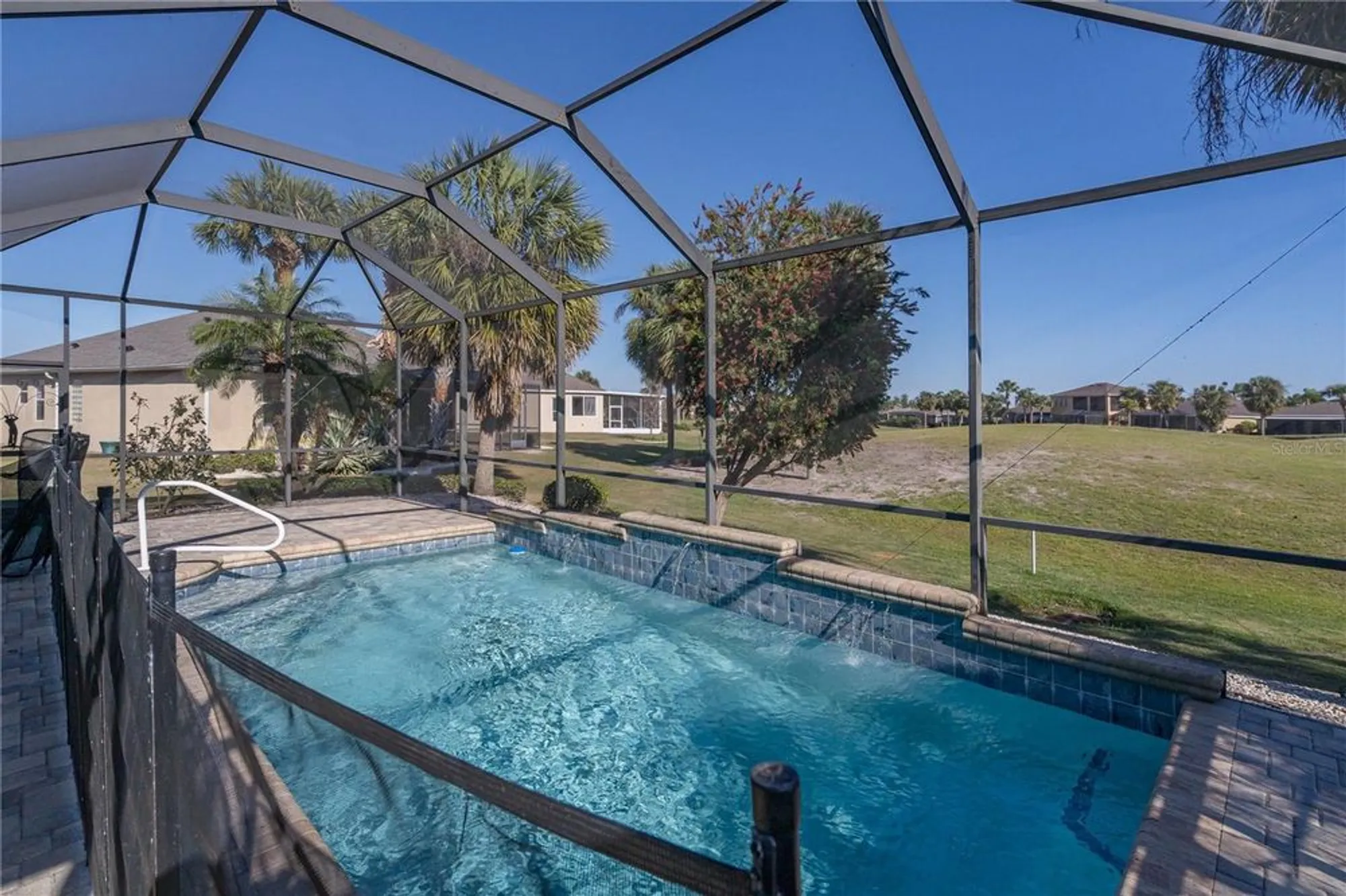 Property Slideshow image 8 of 48 | 1038 emerald dunes dr, Sun City Center, FL, 33573