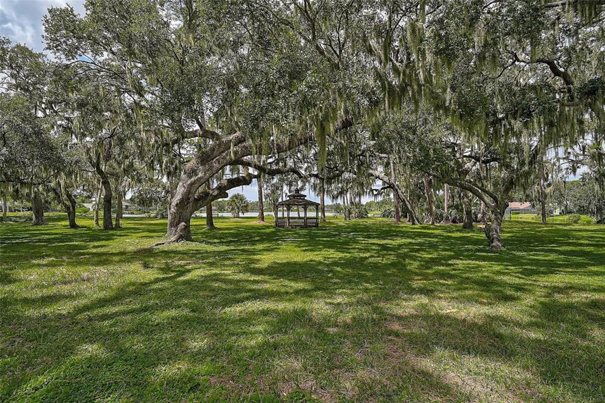 Property Slideshow image 46 of 50 | 7363 oak moss dr # 33, Sarasota, FL, 34241