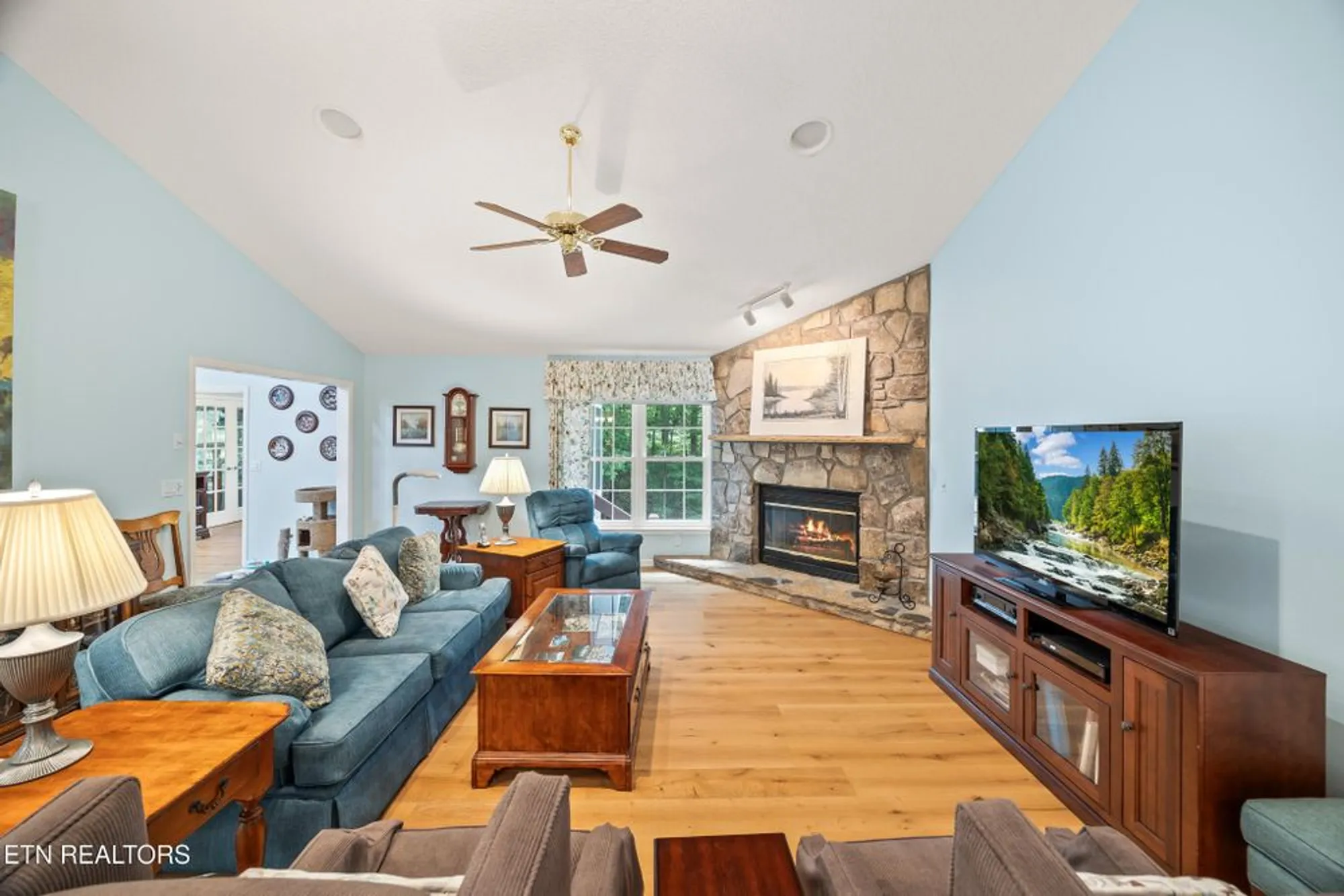 Property Slideshow image 15 of 38 | 152 stonewood dr, Crossville, TN, 38558