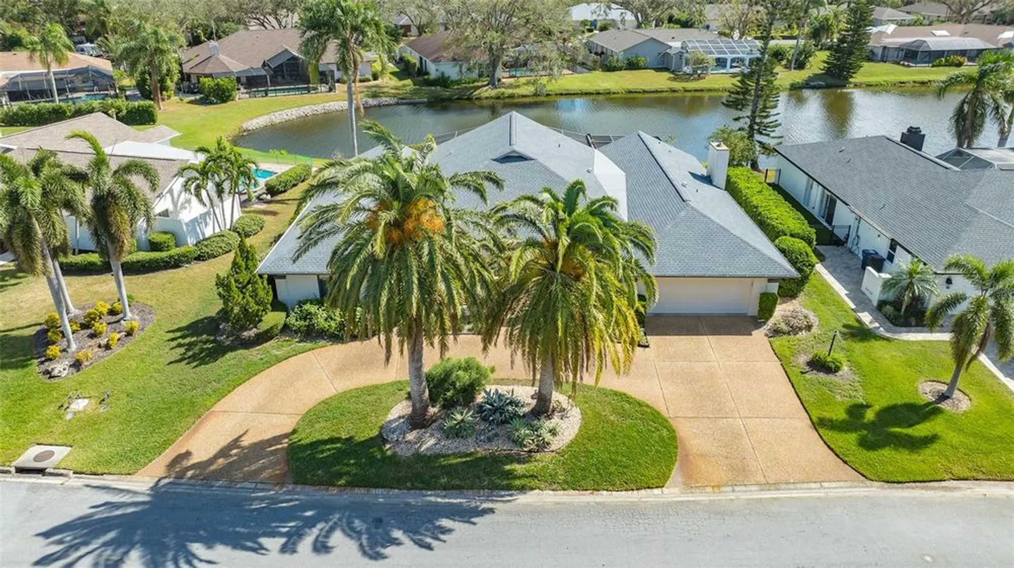 Property Slideshow image 54 of 87 | 5692 country lakes dr, Sarasota, FL, 34243