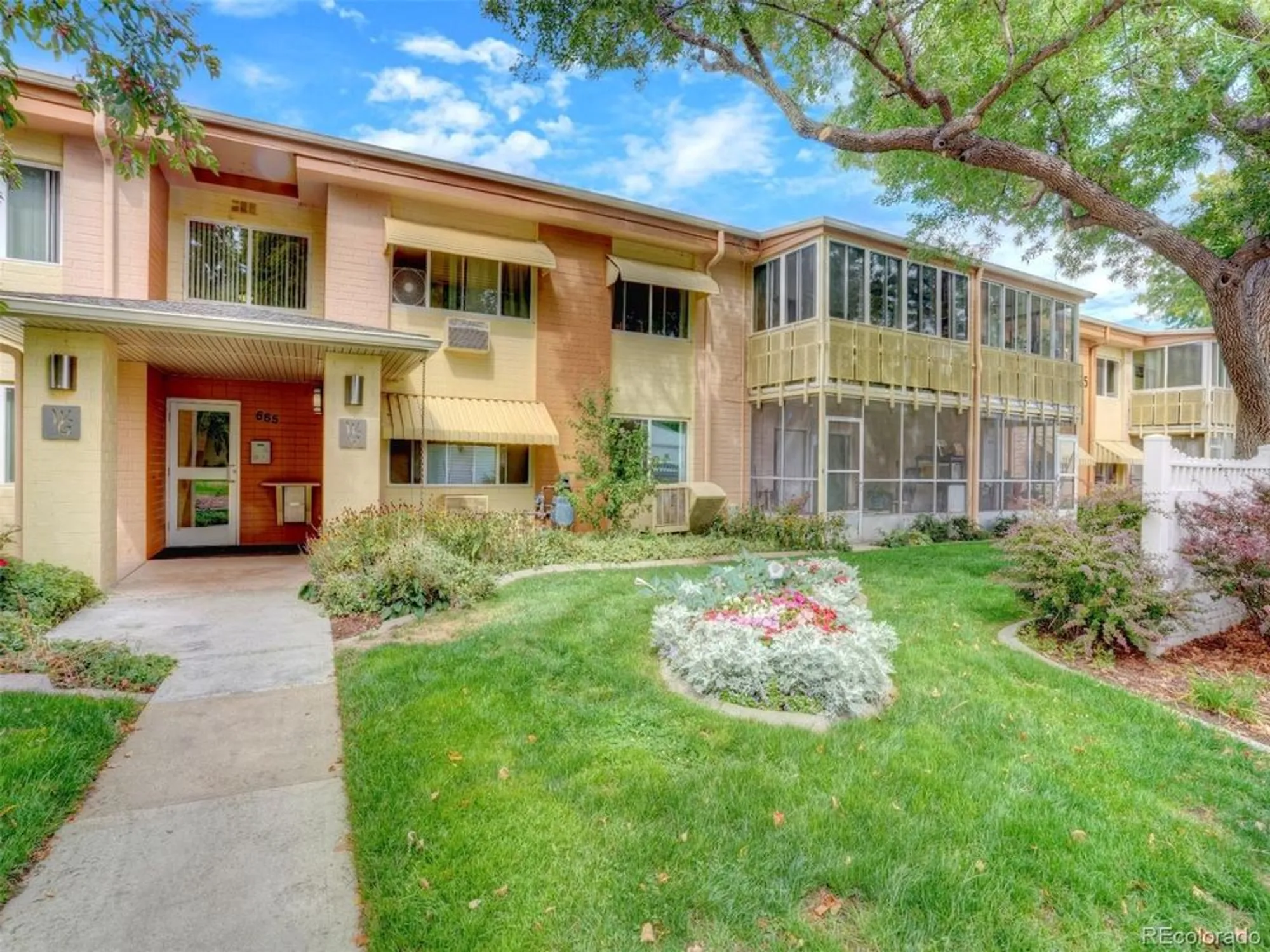 Property Slideshow image 3 of 50 | 665 s clinton st apt 14a, Denver, CO, 80247