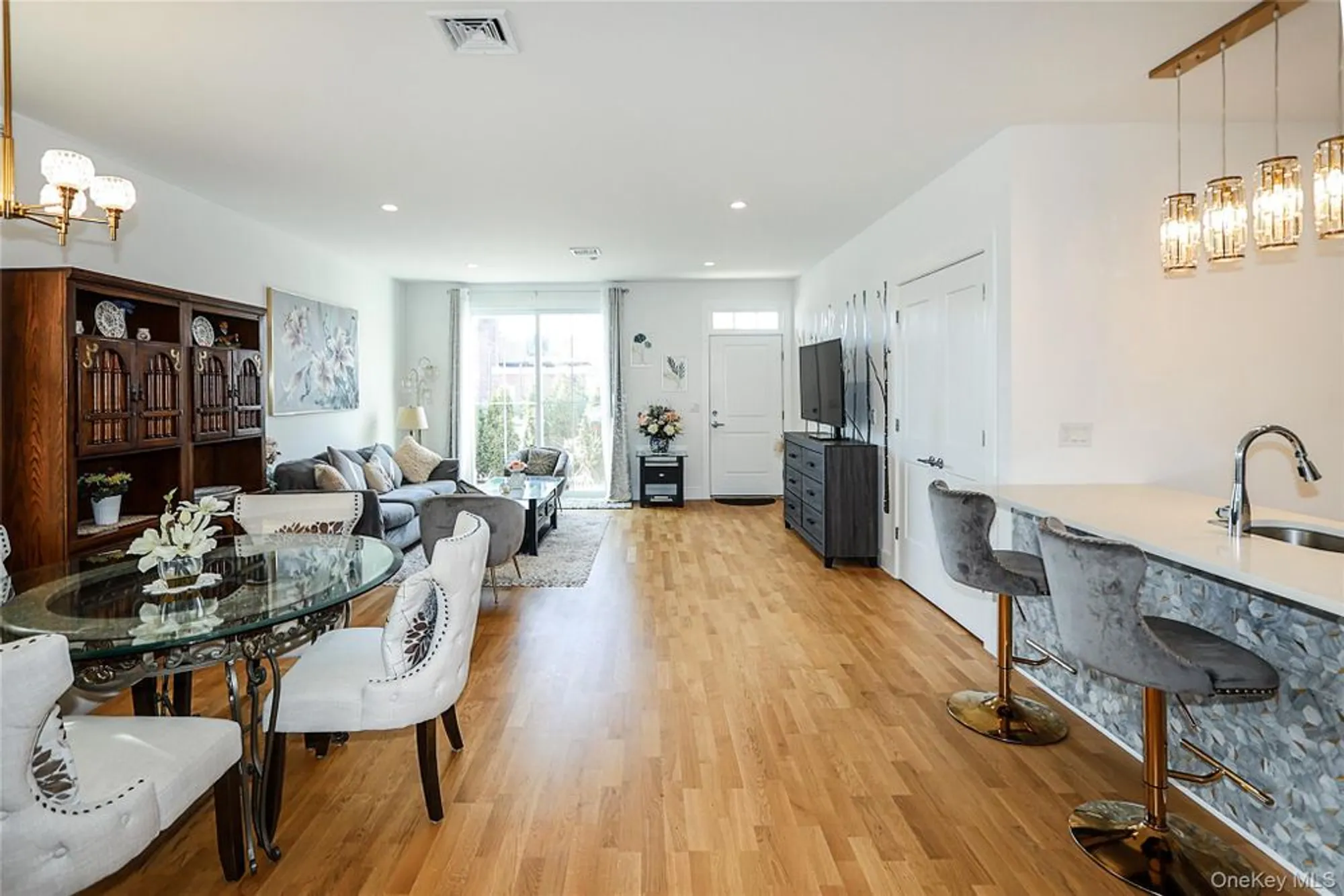 Property Slideshow image 9 of 29 | 209 breton way, Glen Cove, NY, 11542