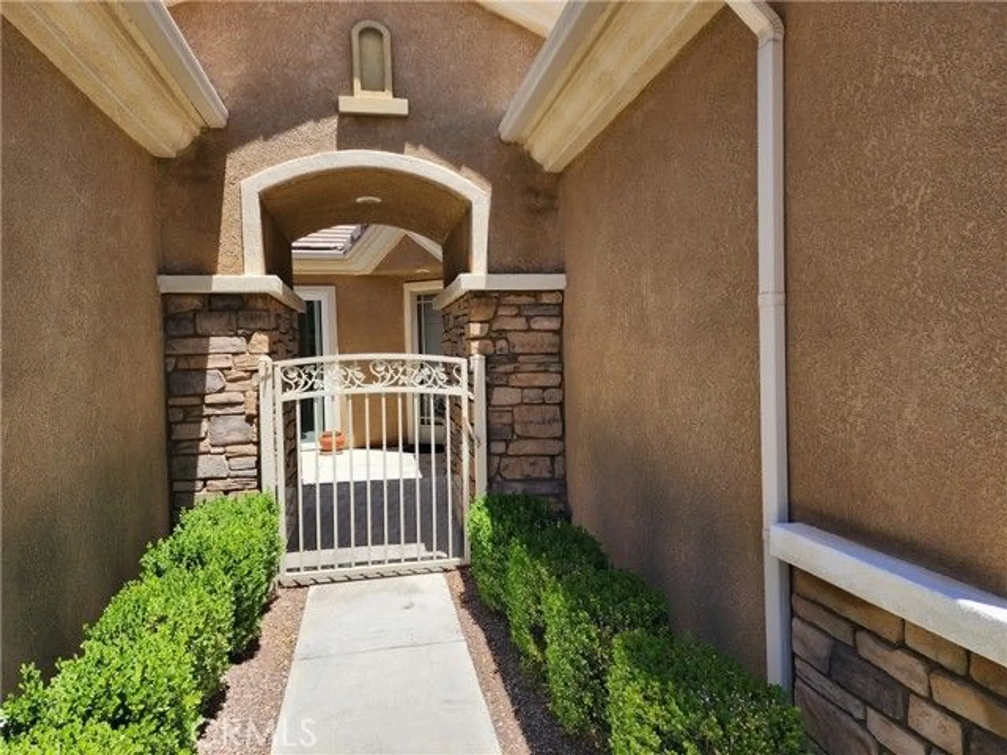 Property Slideshow image 4 of 10 | 10767 katepwa st, Apple Valley, CA, 92308