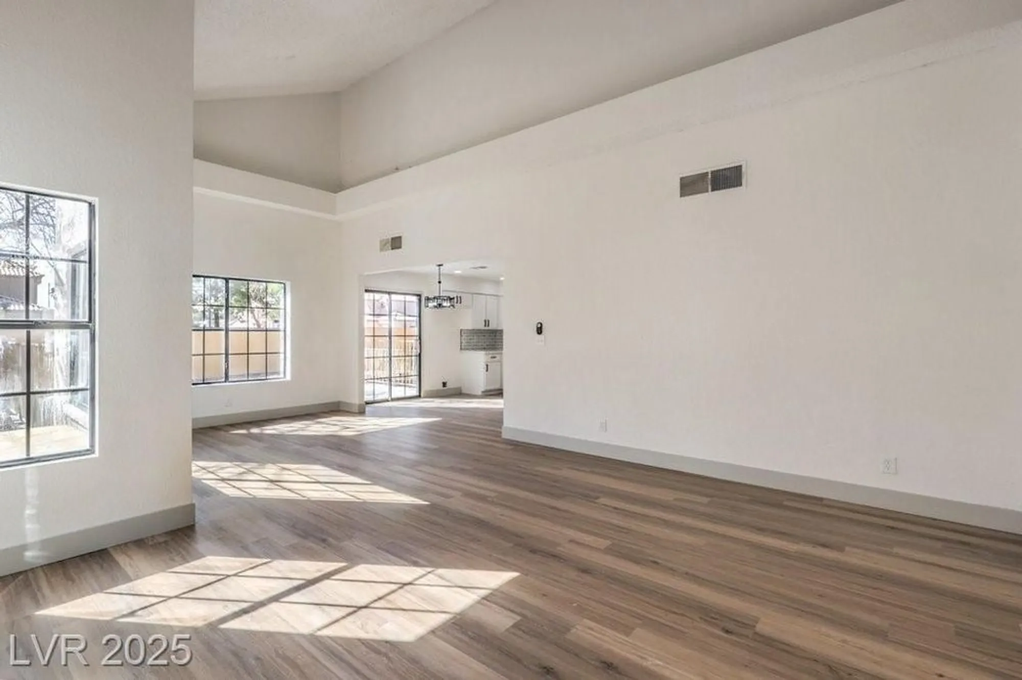 Property Slideshow image 6 of 37 | 5213 tamanar dr, Las Vegas, NV, 89130