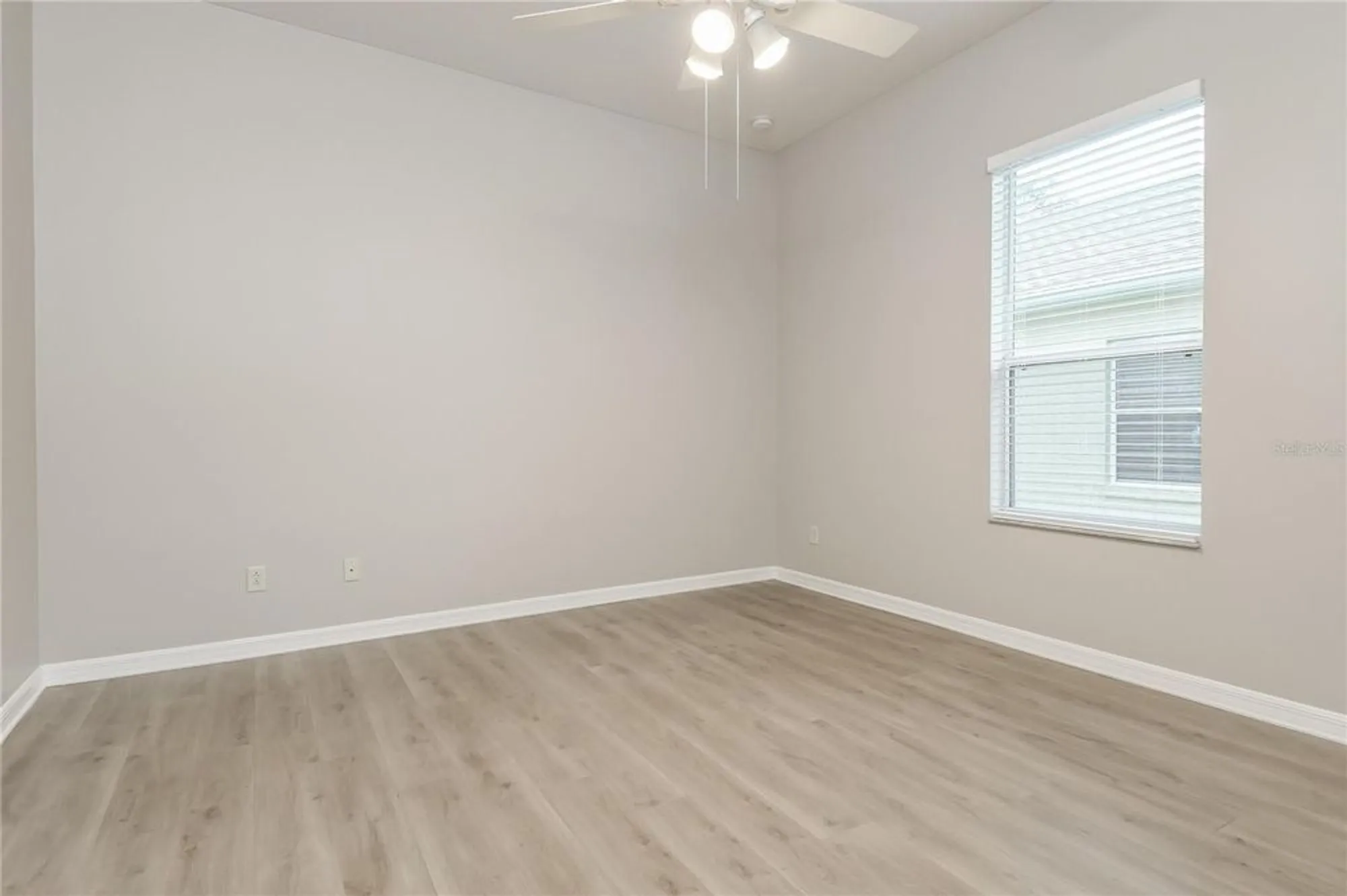 Property Slideshow image 12 of 16 | 25012 laurel valley rd, Leesburg, FL, 34748