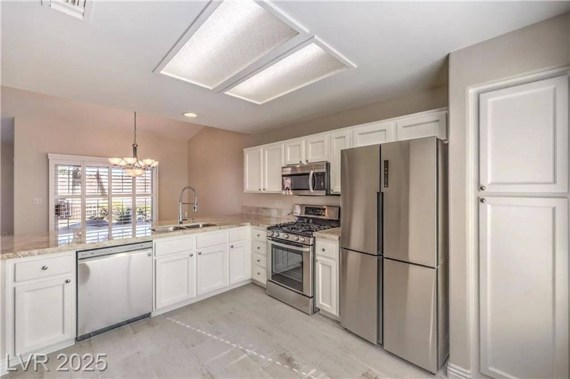 Property Slideshow image 14 of 57 | 10004 heyfield dr, Las Vegas, NV, 89134