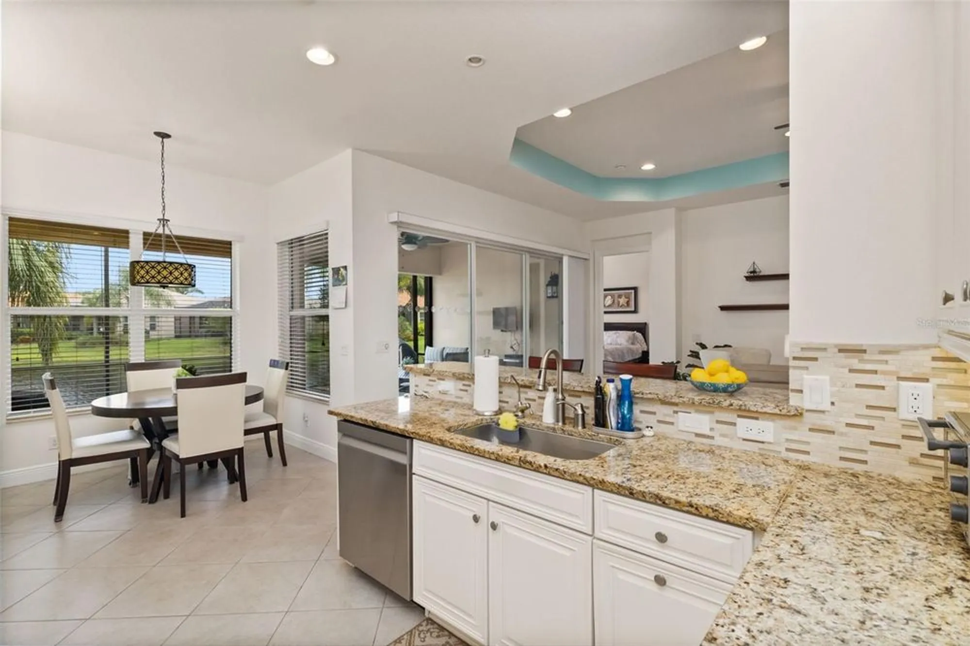 Property Slideshow image 22 of 49 | 16133 coquina bay ln, Wimauma, FL, 33598