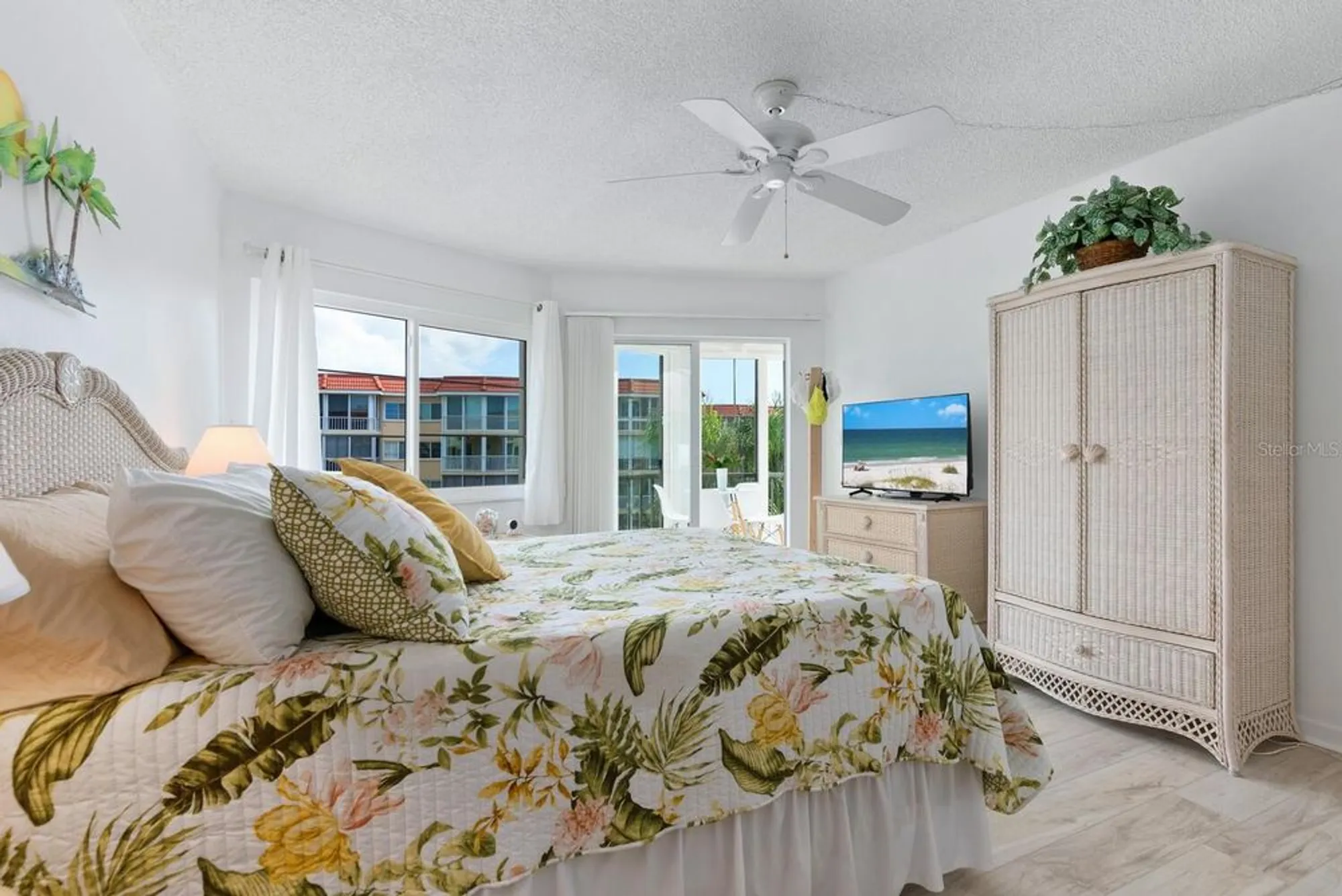 Property Slideshow image 19 of 45 | 1250 n portofino dr apt 304, Sarasota, FL, 34242