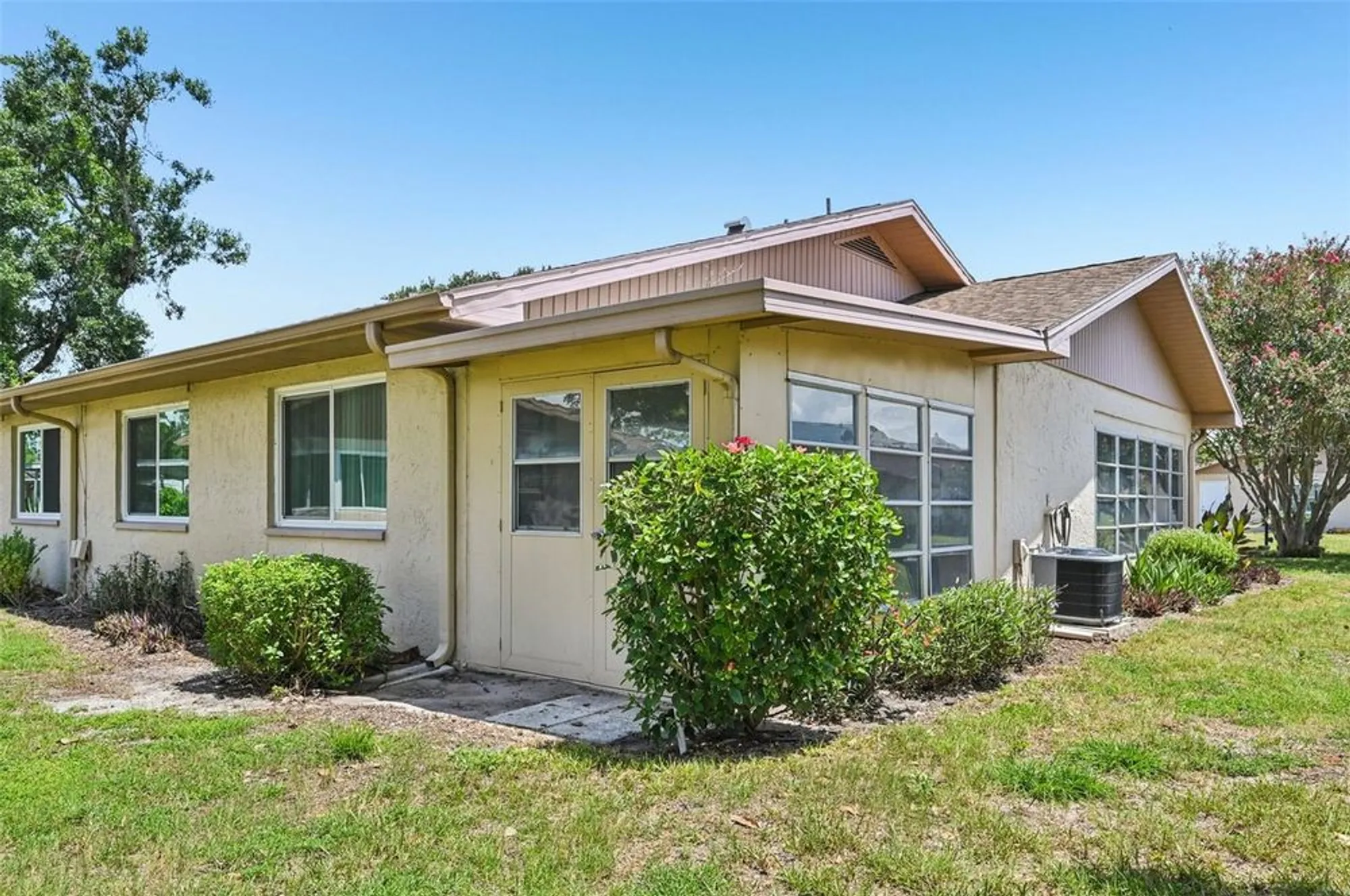 Property Slideshow image 30 of 59 | 1908 canterbury ln 25, Sun City Center, FL, 33573