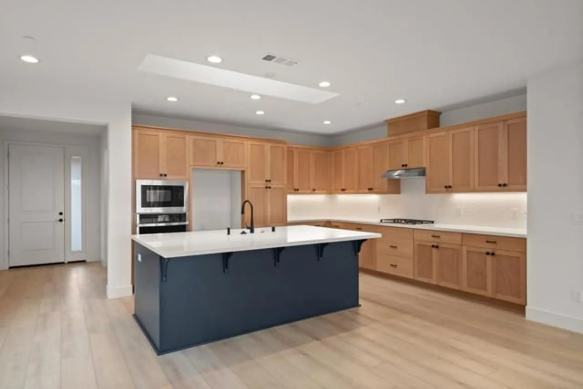 Property Slideshow image 4 of 16 | 2171 white oak dr, Hollister, CA, 95023