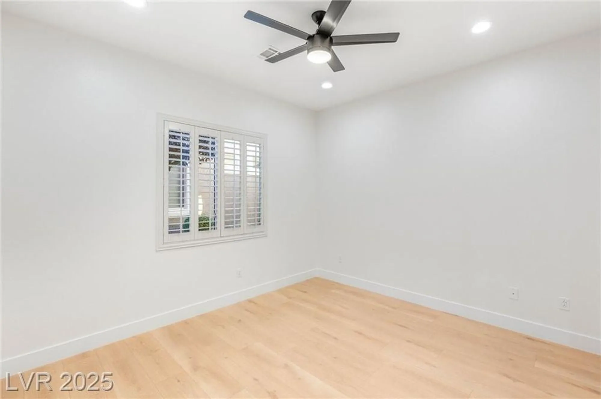 Property Slideshow image 40 of 66 | 4754 riva de romanza st, Las Vegas, NV, 89135