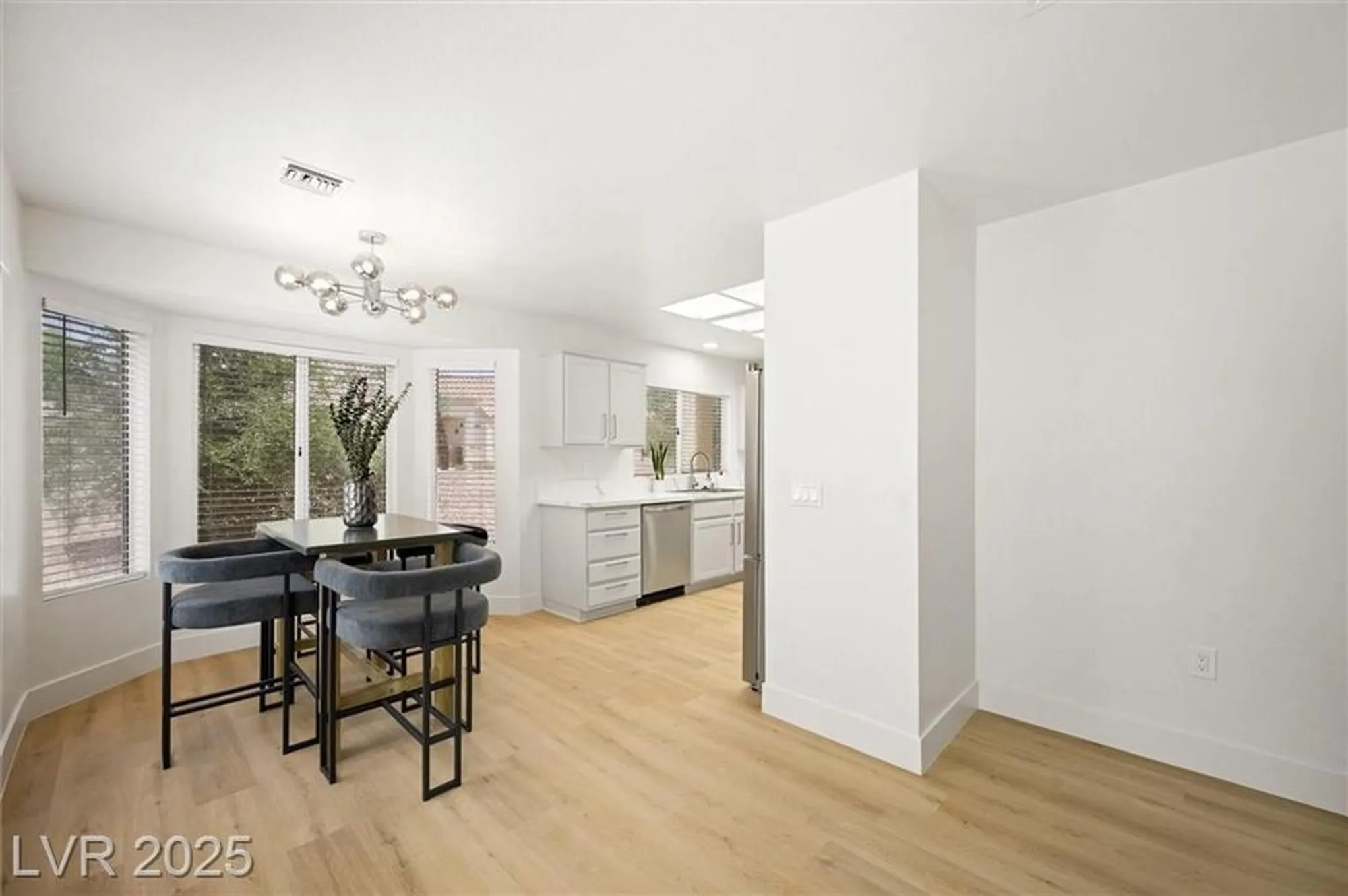 Property Slideshow image 18 of 40 | 2517 desert sands dr, Las Vegas, NV, 89134