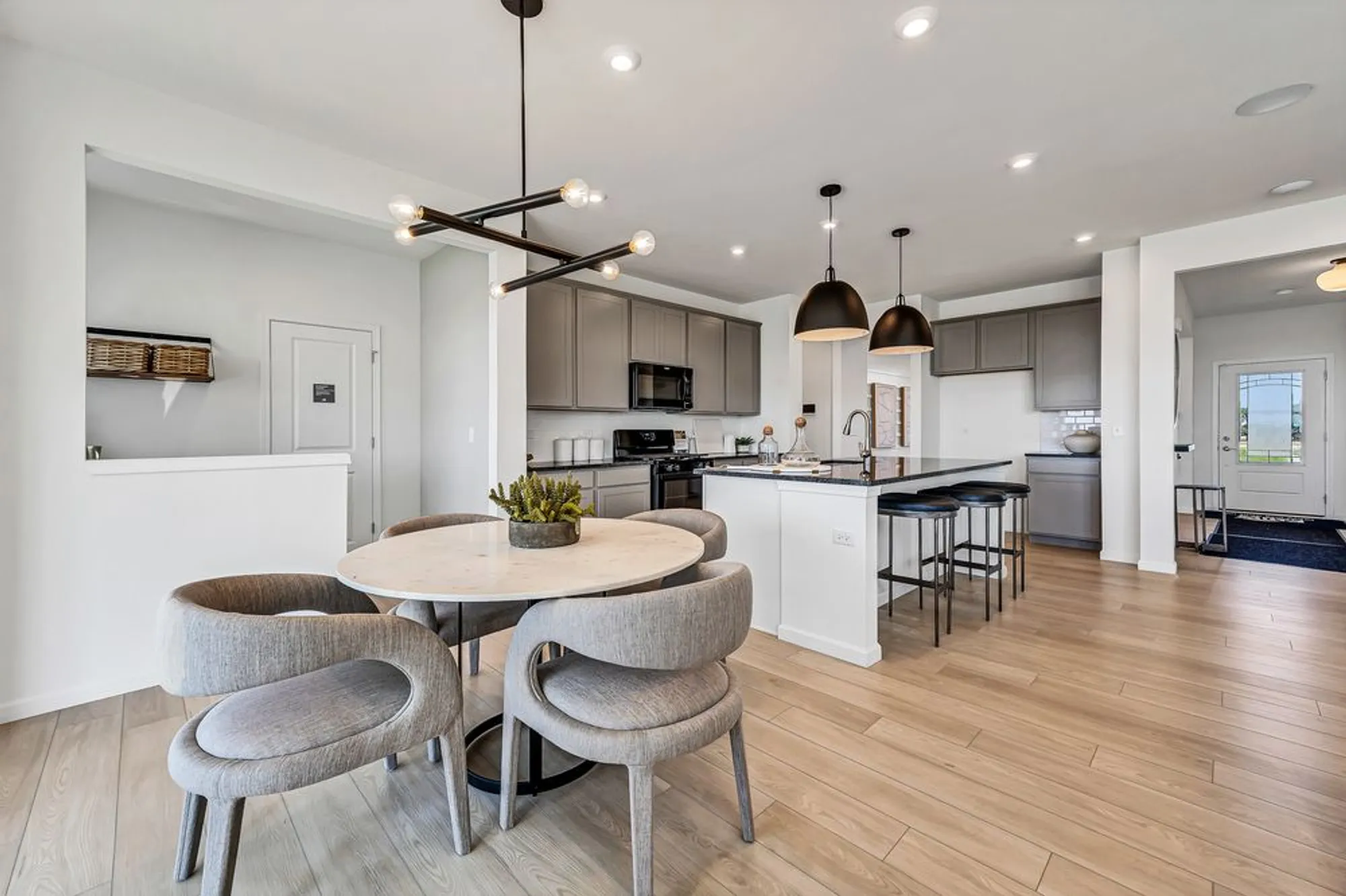 Property Slideshow image 5 of 15 | 3237 peyton cir, Aurora, IL, 60503