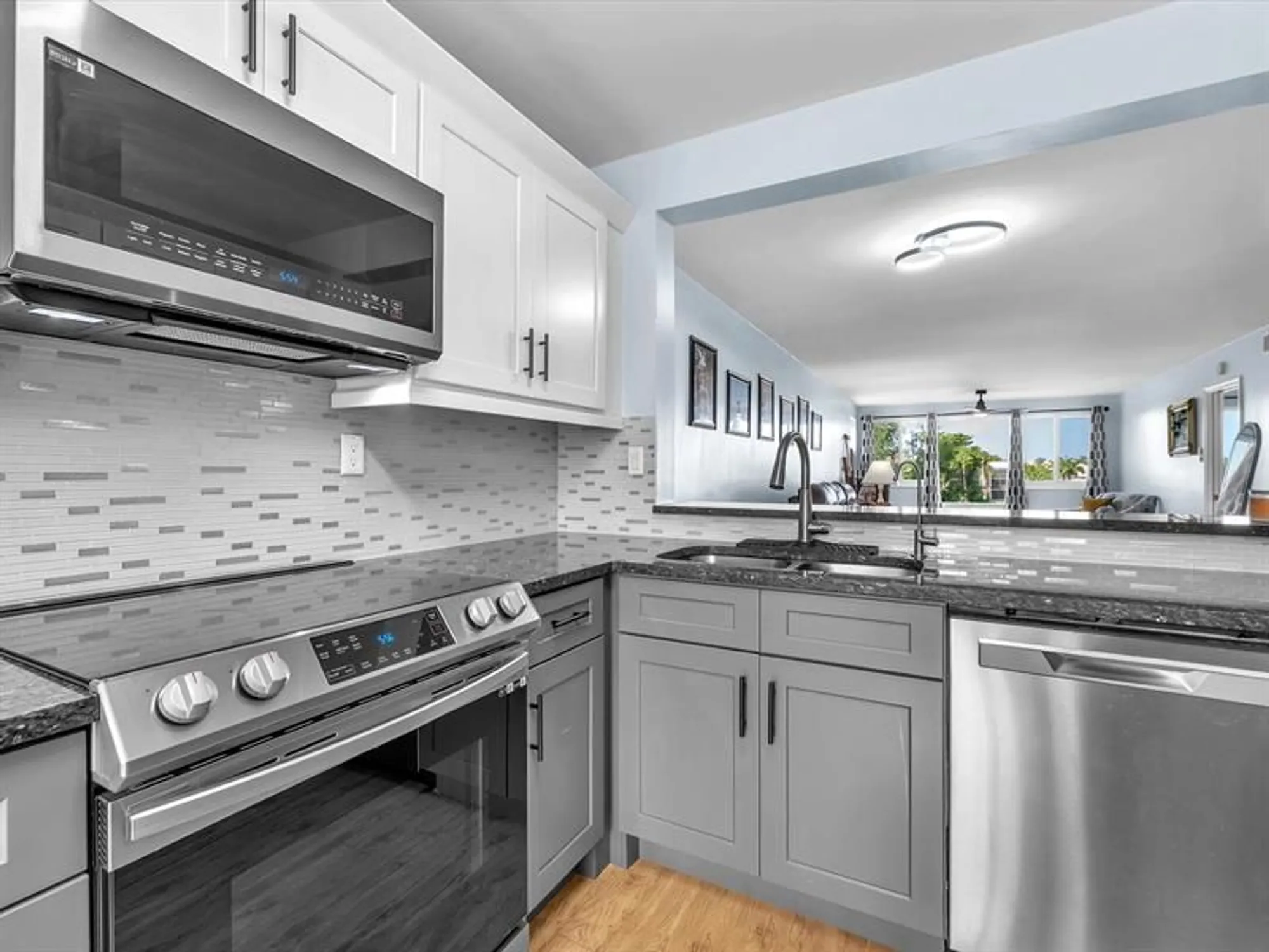 Property Slideshow image 5 of 24 | 7302 s devon dr 307, Tamarac, FL, 33321