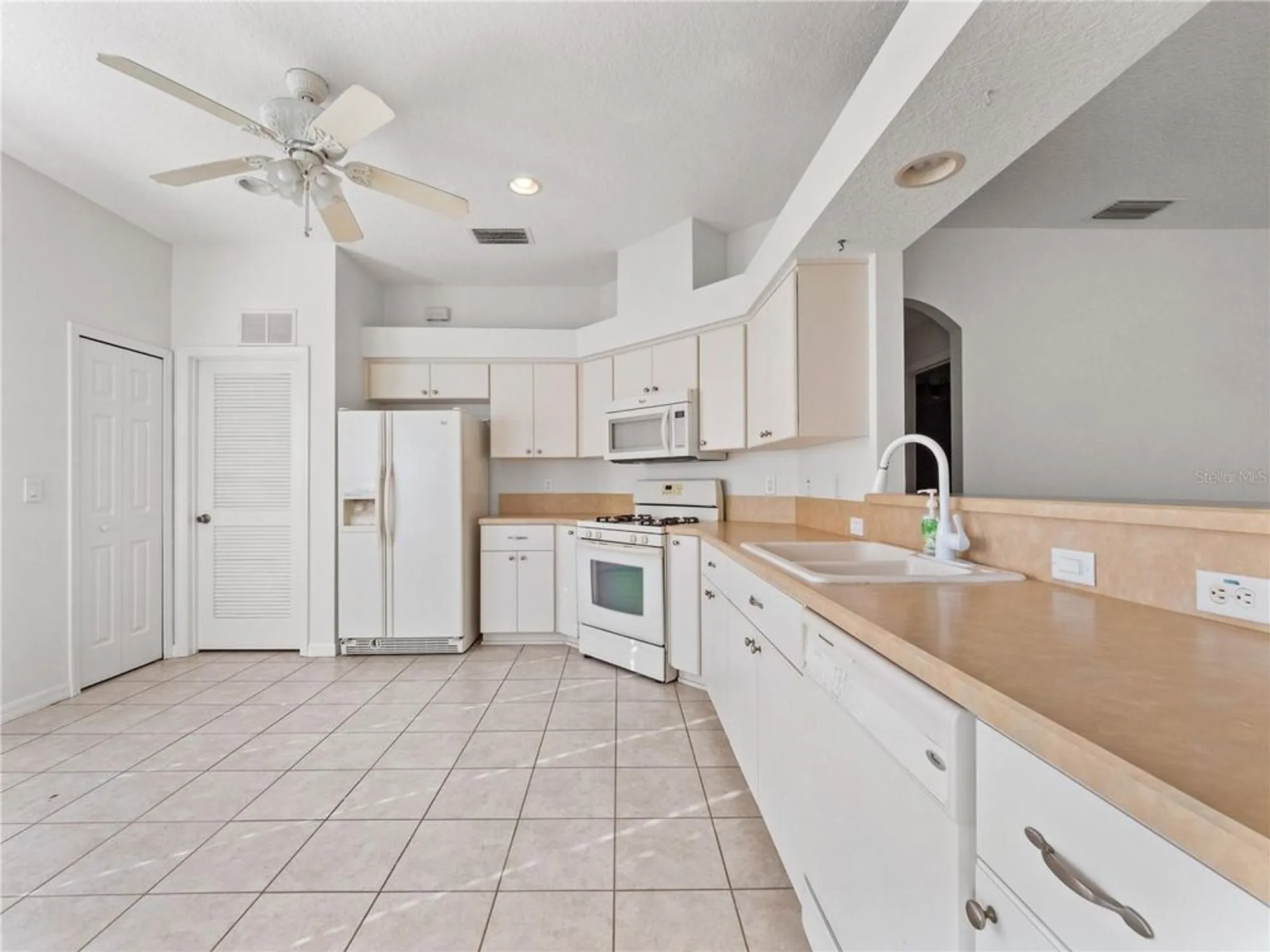 Property Slideshow image 5 of 77 | 20505 queen alexandra dr, Leesburg, FL, 34748