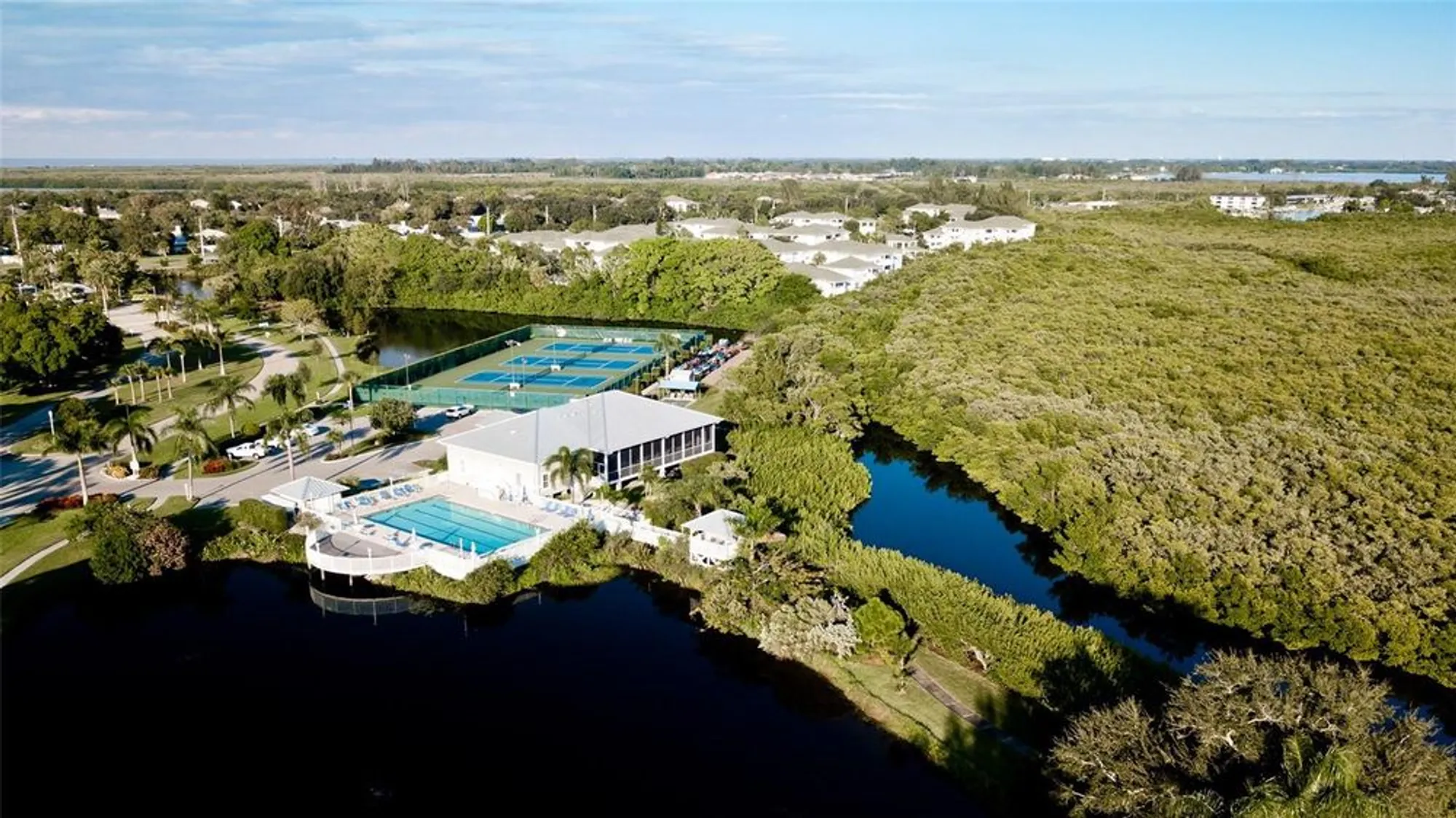 Property Slideshow image 38 of 46 | 512 sanderling cir, Bradenton, FL, 34209
