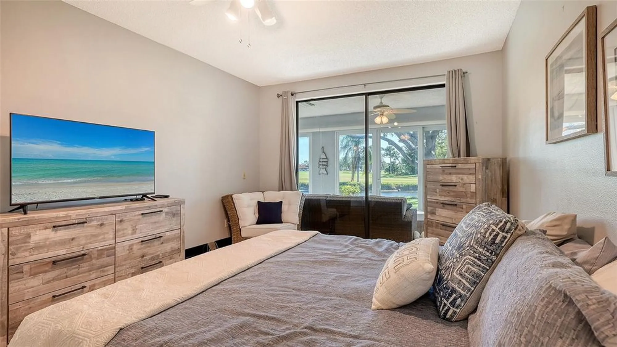 Property Slideshow image 32 of 95 | 7320 golf pointe cir, Sarasota, FL, 34243