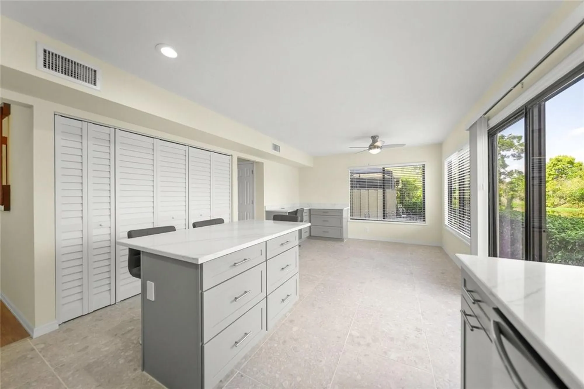 Property Slideshow image 32 of 62 | 4555 forest wood trl 23, Sarasota, FL, 34241