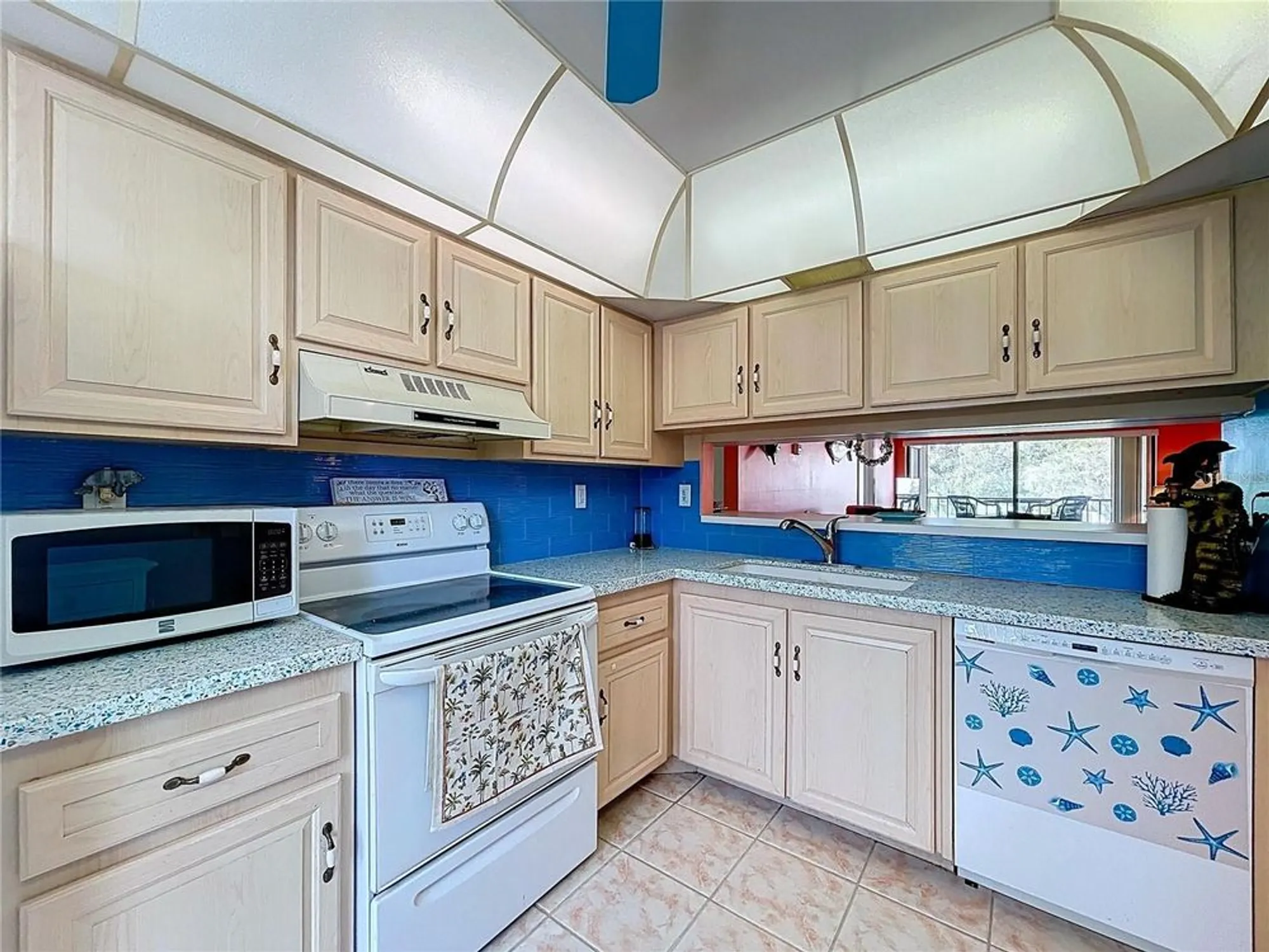 Property Slideshow image 5 of 28 | 6269 palma del mar blvd s apt 215, St Petersburg, FL, 33715