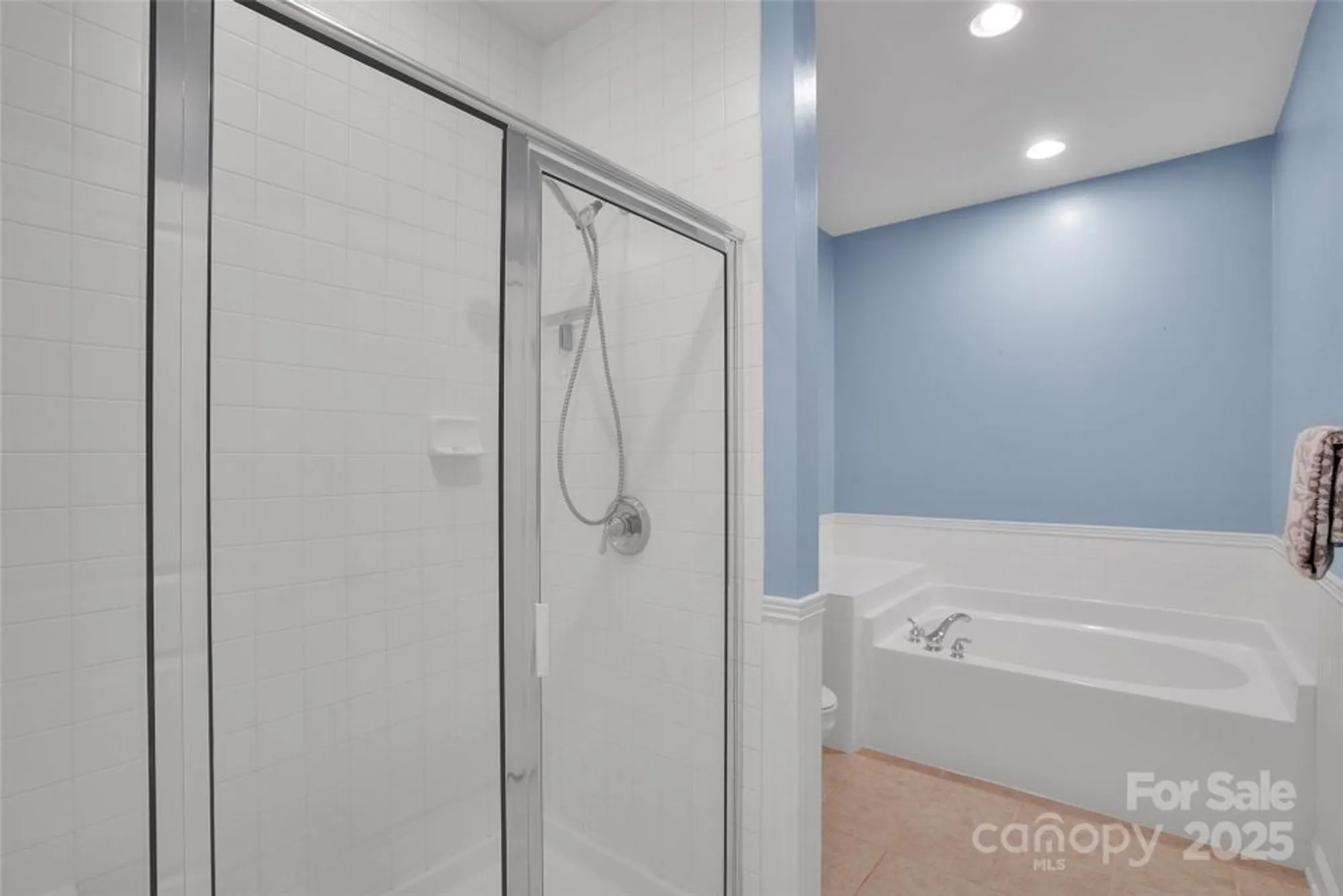 Property Slideshow image 22 of 46 | 2742 circa dr, Matthews, NC, 28105