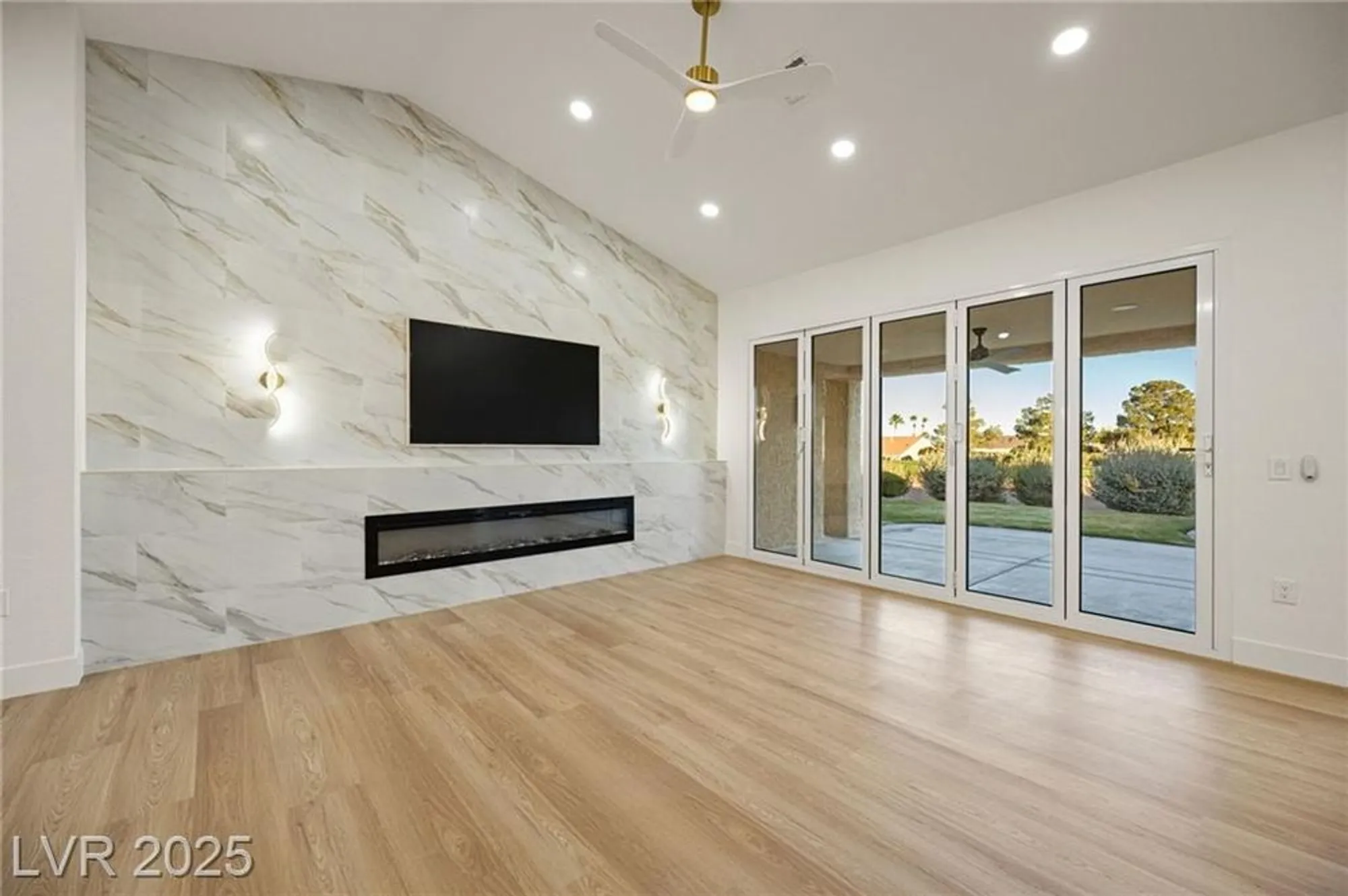 Property Slideshow image 17 of 44 | 2808 crown ridge dr, Las Vegas, NV, 89134