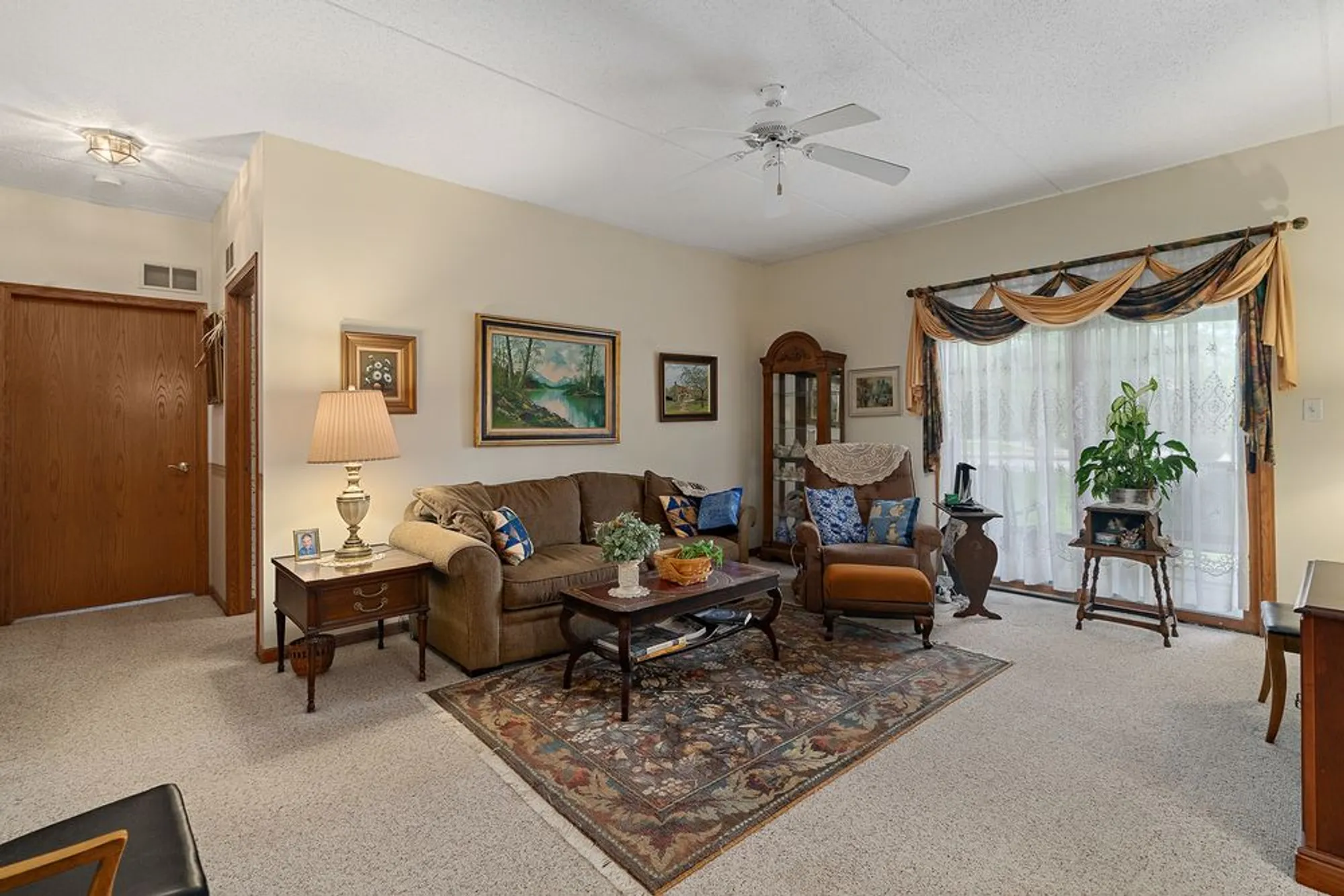 Property Slideshow image 3 of 33 | 18431 pine cone dr apt 1, Tinley Park, IL, 60477