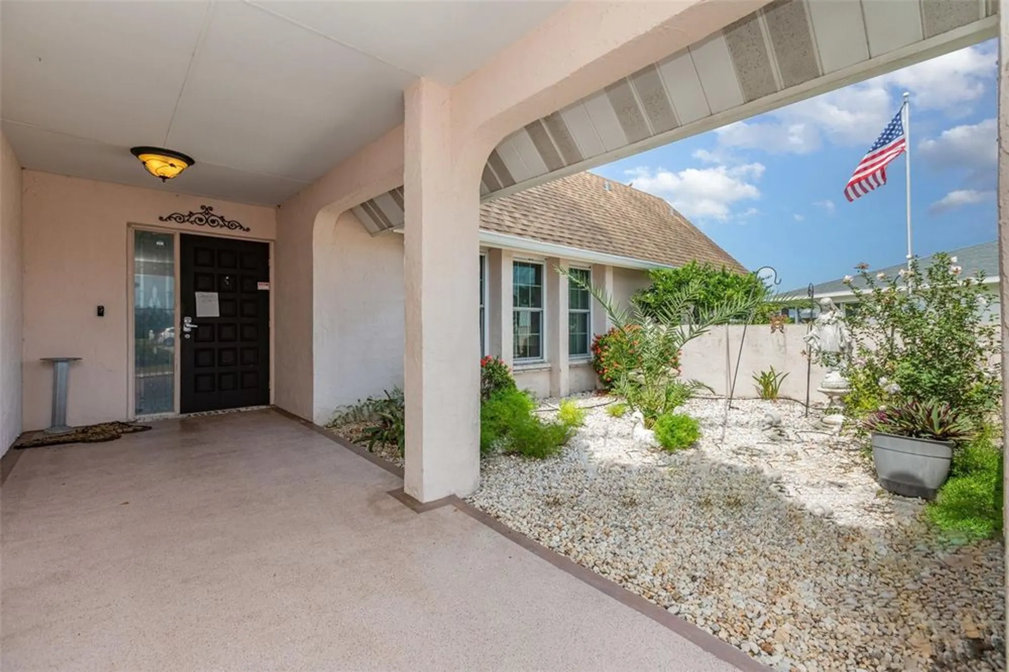 Property Slideshow image 5 of 48 | 305 cranston pl, Sun City Center, FL, 33573