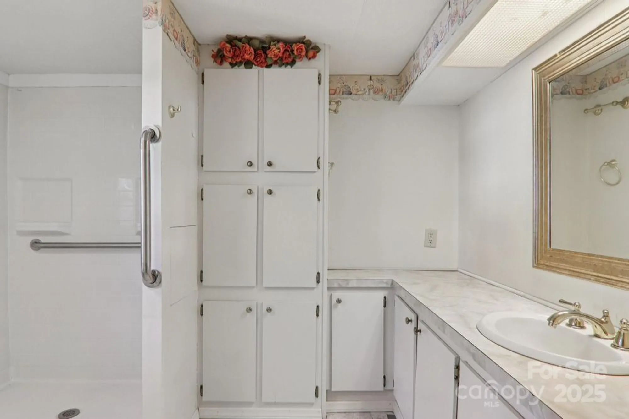 Property Slideshow image 27 of 44 | 201 cranbrook cir, Hendersonville, NC, 28792