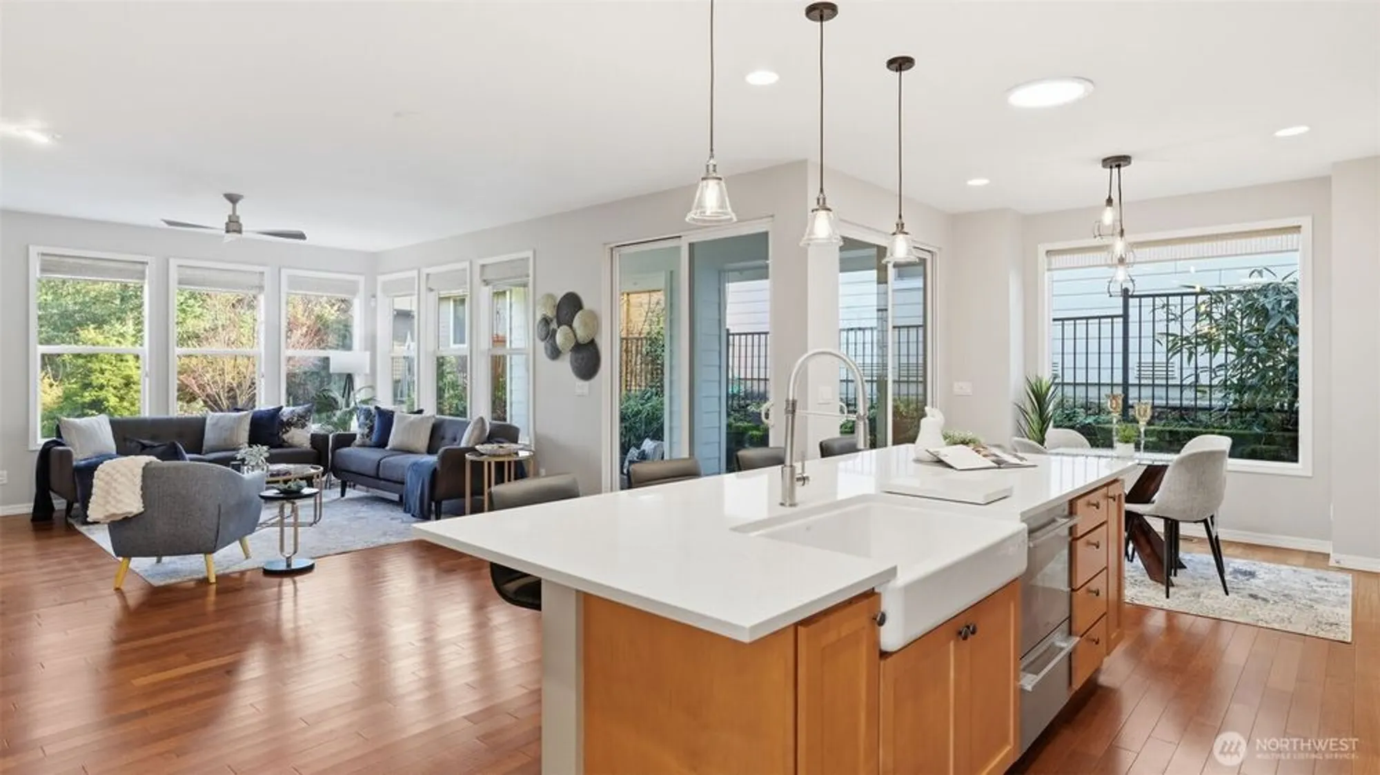 Property Slideshow image 14 of 40 | 12832 231st pl, Redmond, WA, 98053