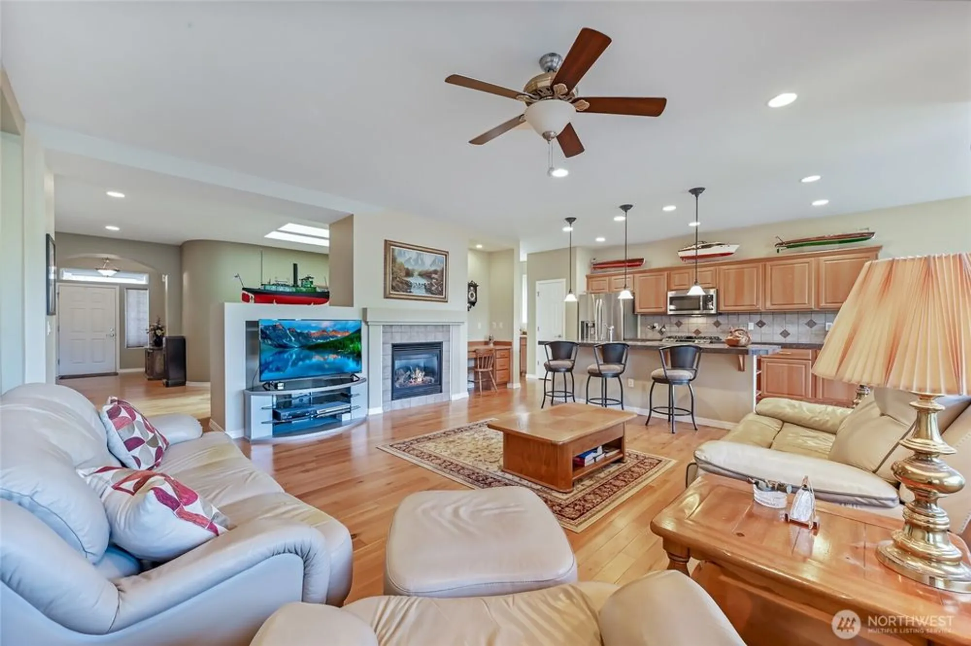 Property Slideshow image 10 of 32 | 13841 231st ln, Redmond, WA, 98053