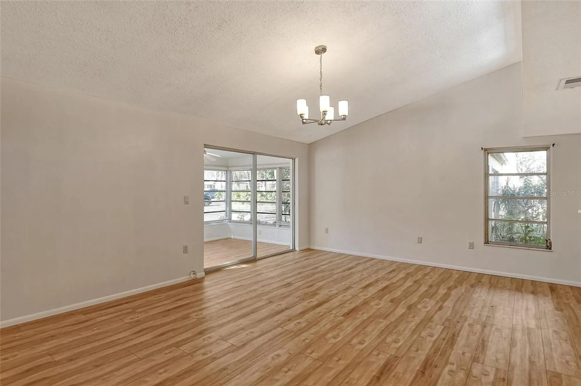 Property Slideshow image 16 of 37 | 6947 woodwind dr 77, Sarasota, FL, 34231