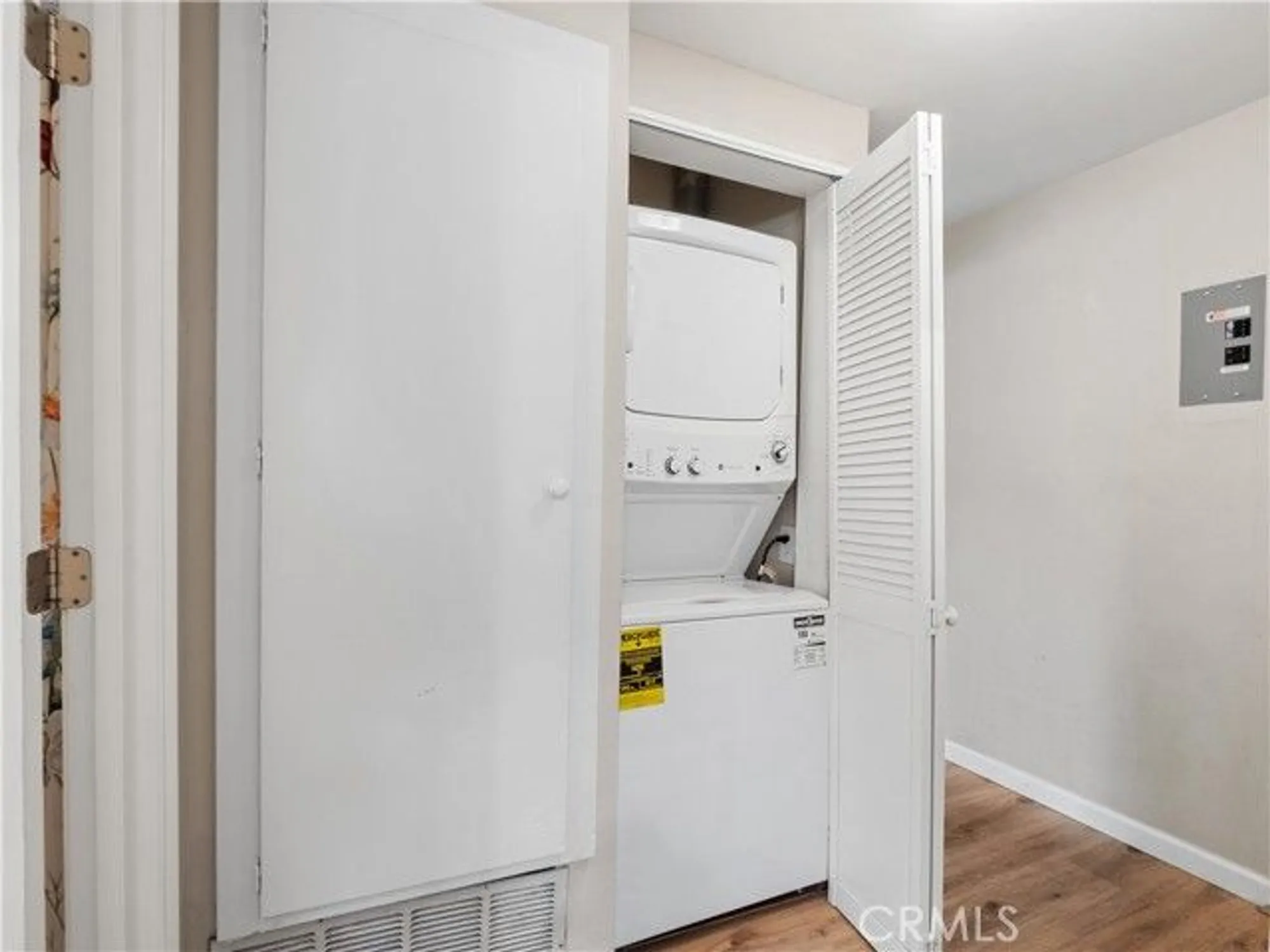 Property Slideshow image 8 of 31 | 19126 avenue of the oaks c, Newhall, CA, 91321