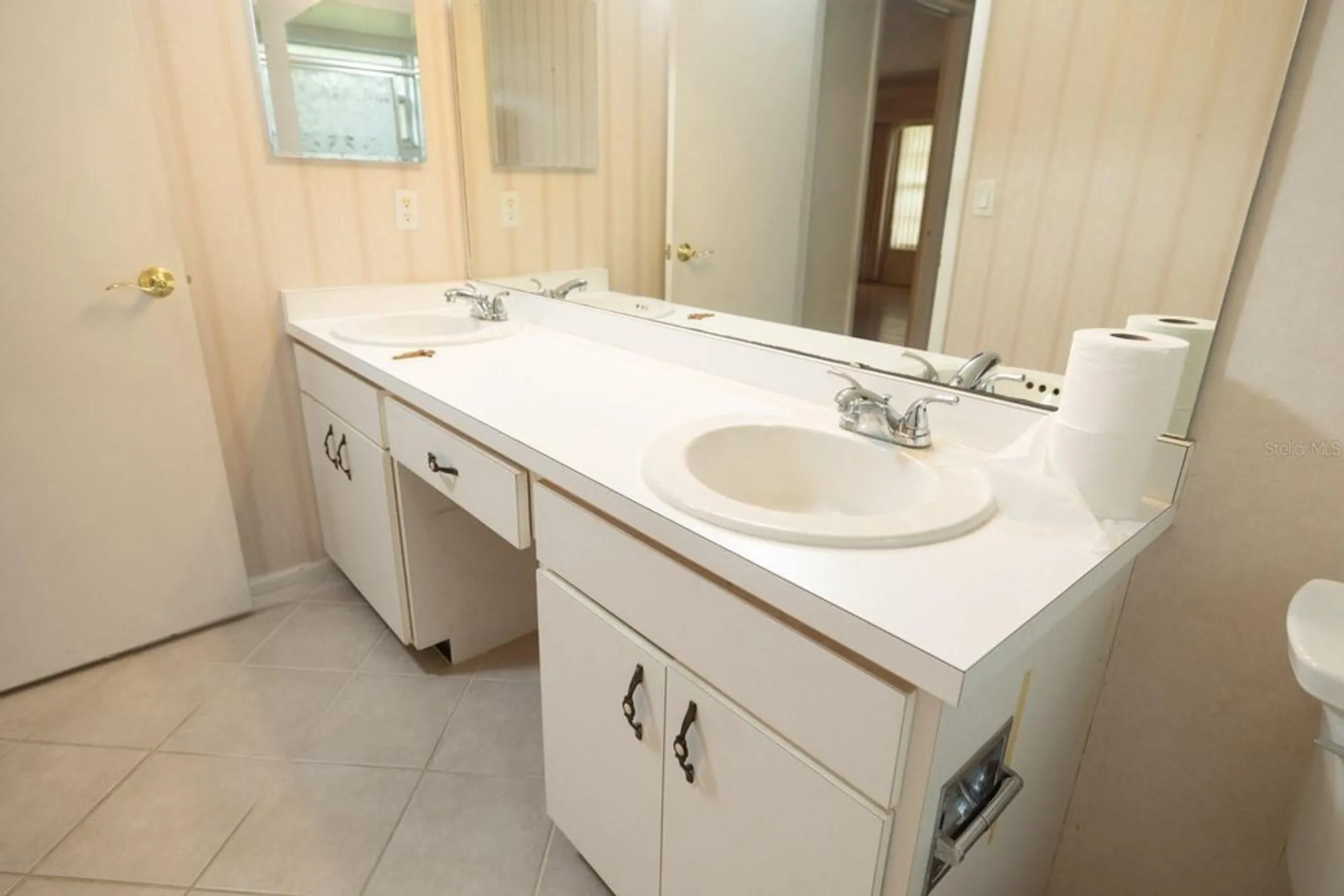 Property Slideshow image 30 of 58 | 4018 oakhurst dr 3181, Sarasota, FL, 34233