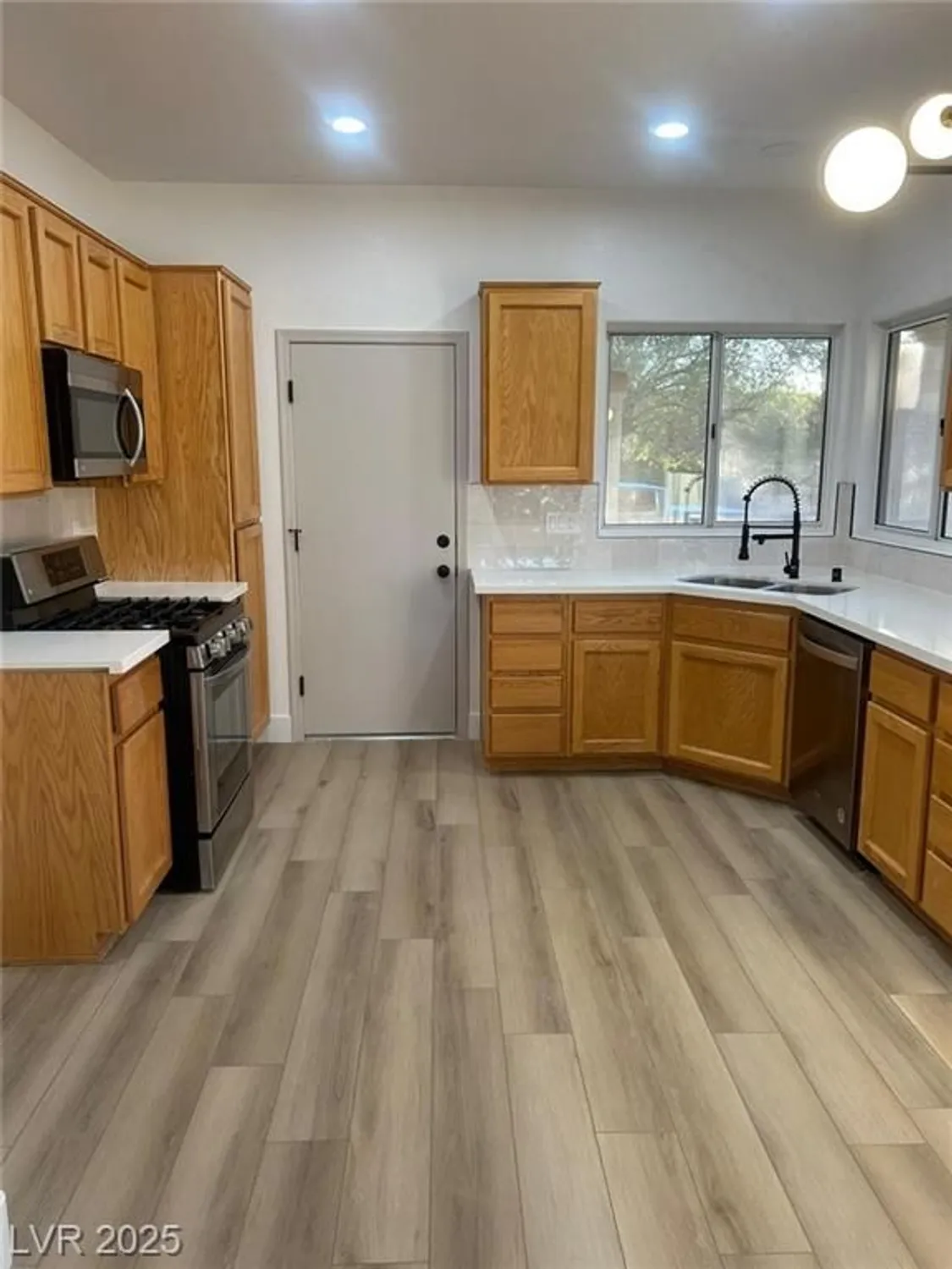 Property Slideshow image 2 of 22 | 1376 forlana dr, Henderson, NV, 89052