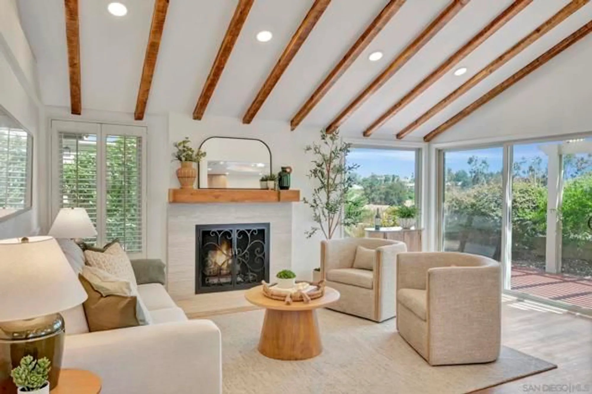 Property Slideshow image 8 of 49 | 12880 circulo dardo, San Diego, CA, 92128