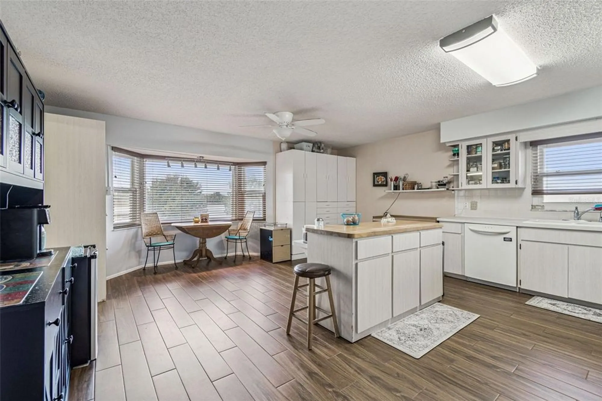 Property Slideshow image 18 of 100 | 2221 norwegian dr 41, Clearwater, FL, 33763