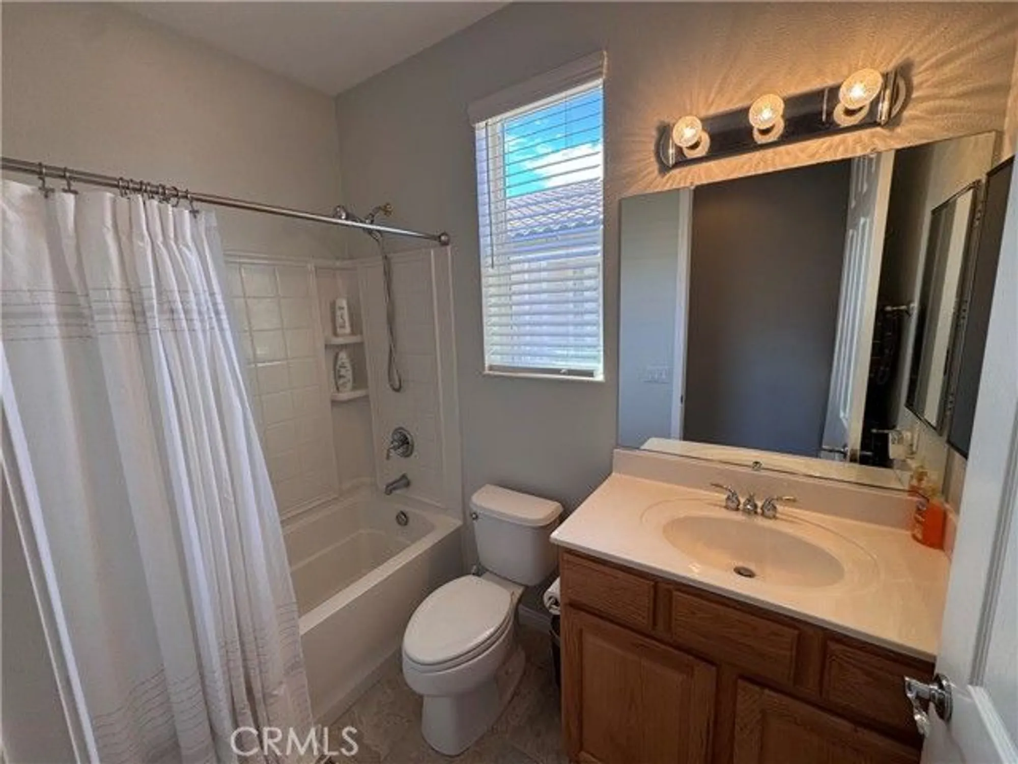 Property Slideshow image 17 of 24 | 11115 sun river ct, Apple Valley, CA, 92308
