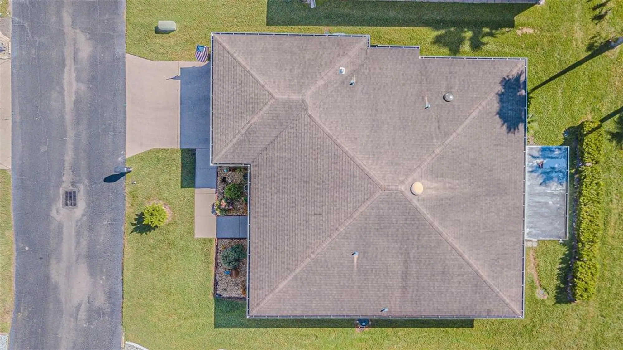 Property Slideshow image 33 of 37 | 29350 zeller ave, San Antonio, FL, 33576