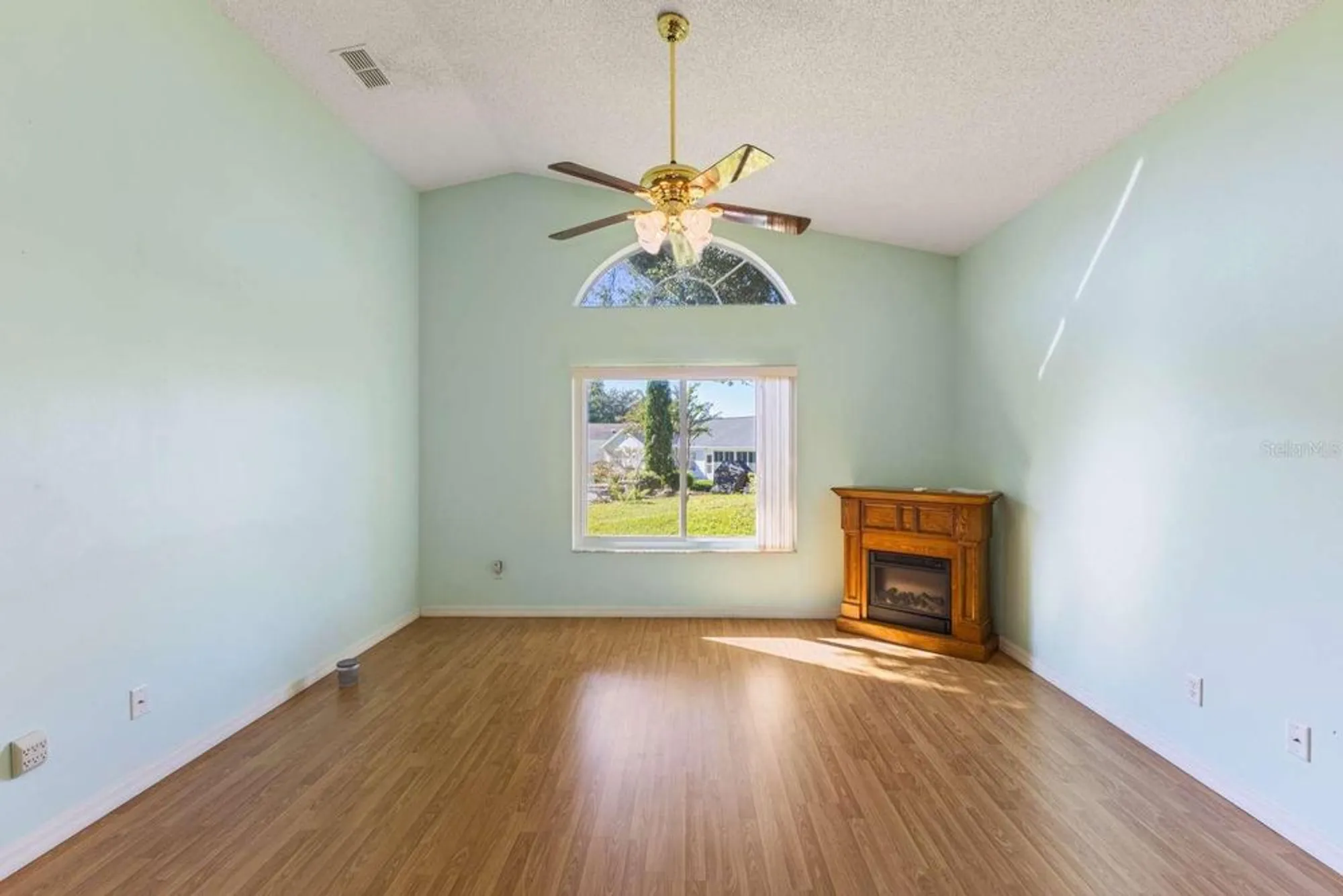 Property Slideshow image 13 of 29 | 24725 brightwater ct, Leesburg, FL, 34748