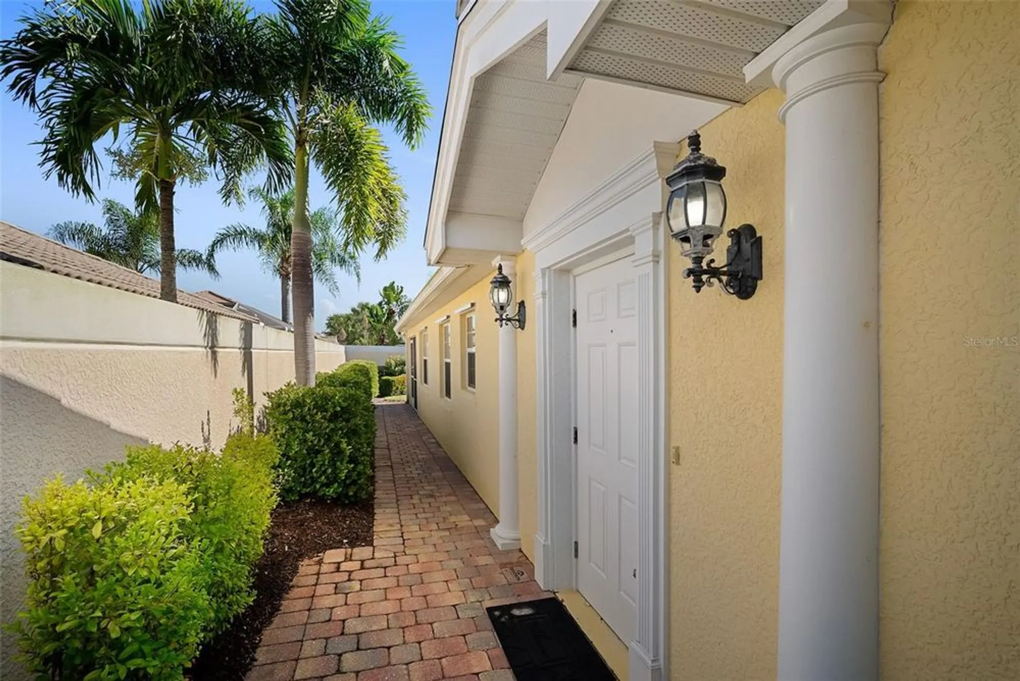 Property Slideshow image 2 of 30 | 11624 garessio ln, Sarasota, FL, 34238