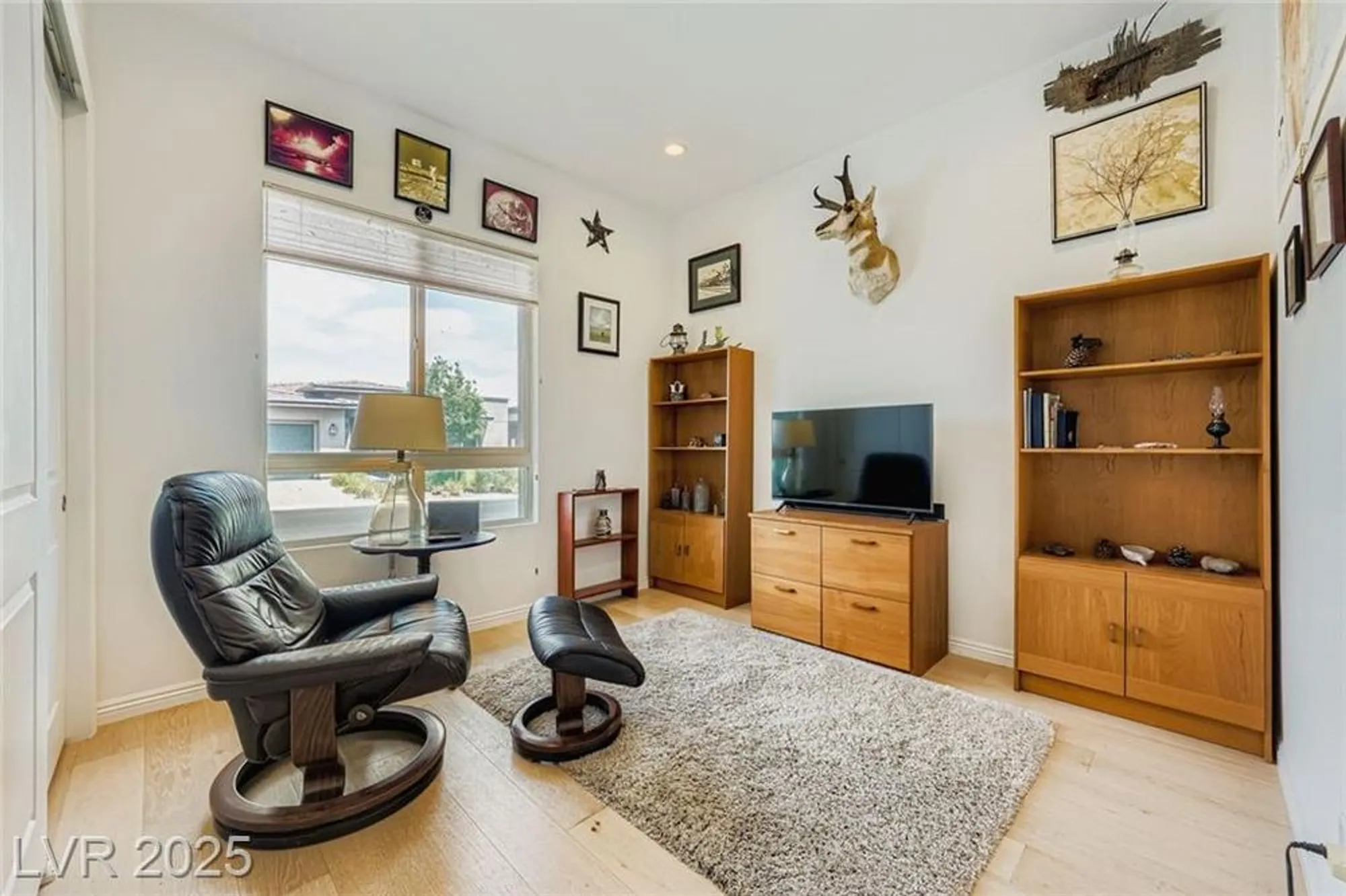 Property Slideshow image 23 of 45 | 9889 gemstone sunset ave, Las Vegas, NV, 89148