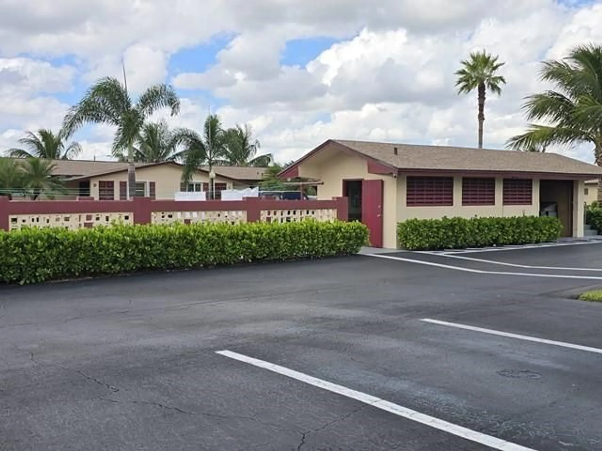 Property Slideshow image 16 of 30 | 2950 crosley dr i, West Palm Beach, FL, 33415