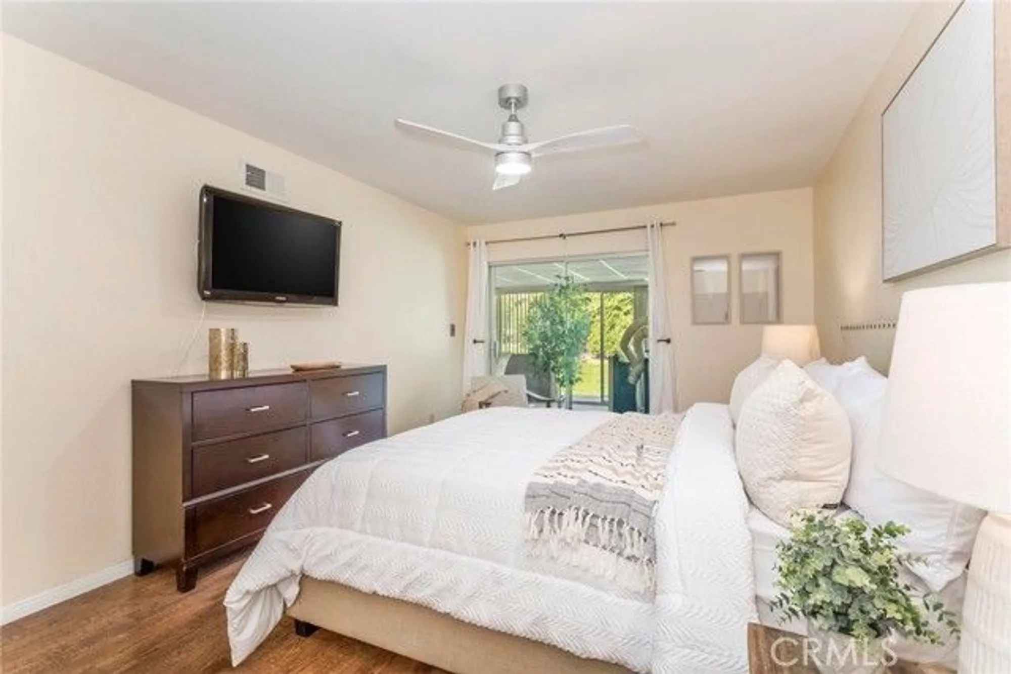 Property Slideshow image 9 of 51 | 26751 winsome cir, Newhall, CA, 91321