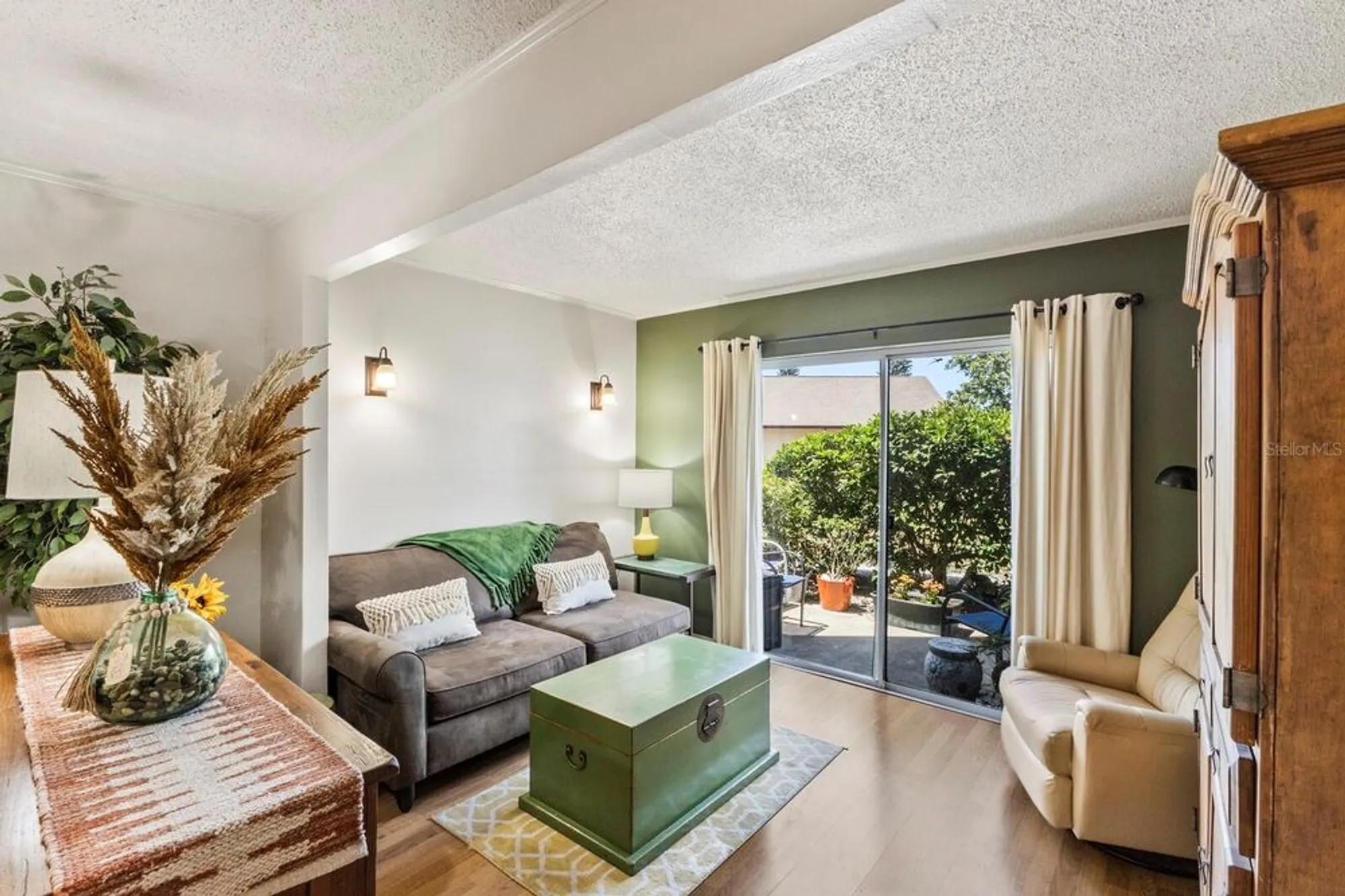 Property Slideshow image 14 of 35 | 4015 lake bayshore dr # 108, Bradenton, FL, 34205