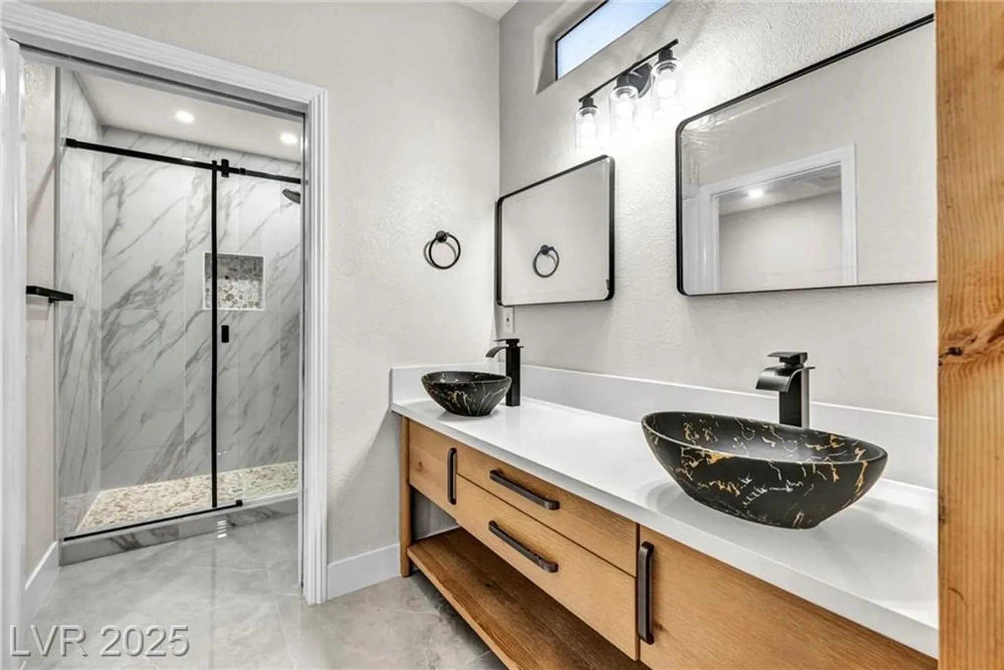 Property Slideshow image 12 of 70 | 2920 crown ridge dr, Las Vegas, NV, 89134