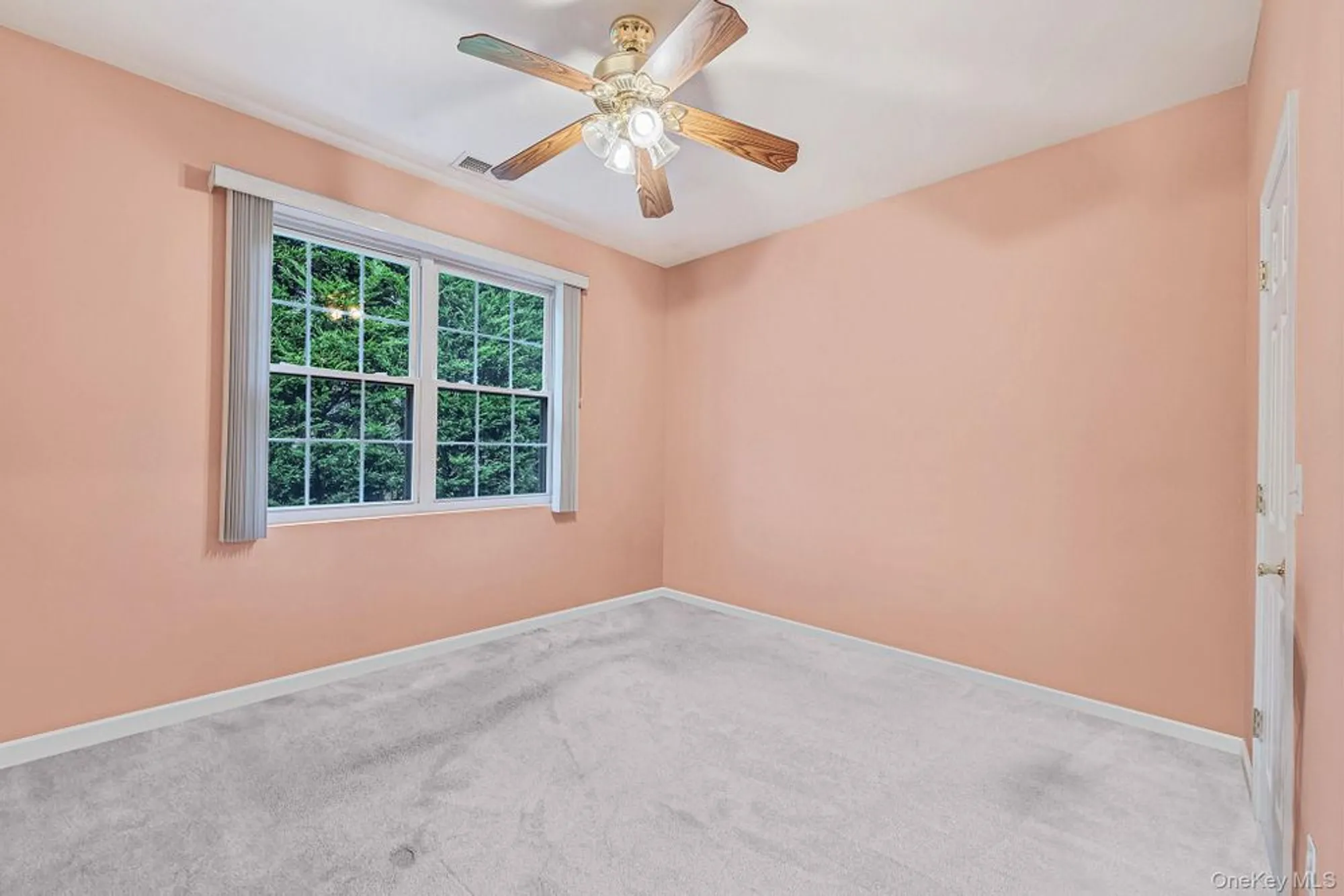 Property Slideshow image 15 of 16 | 66 sarah ct, Amityville, NY, 11701