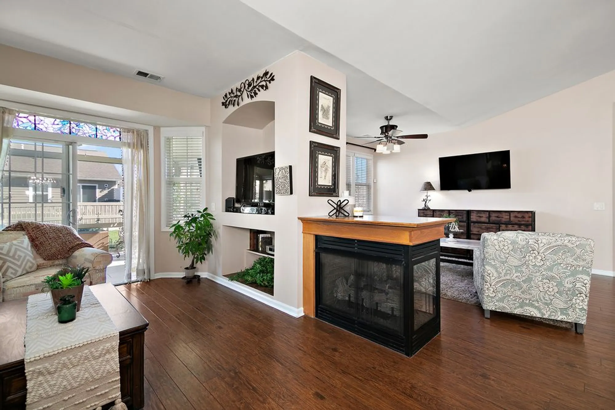 Property Slideshow image 12 of 31 | 17053 mendota dr, Lockport, IL, 60441
