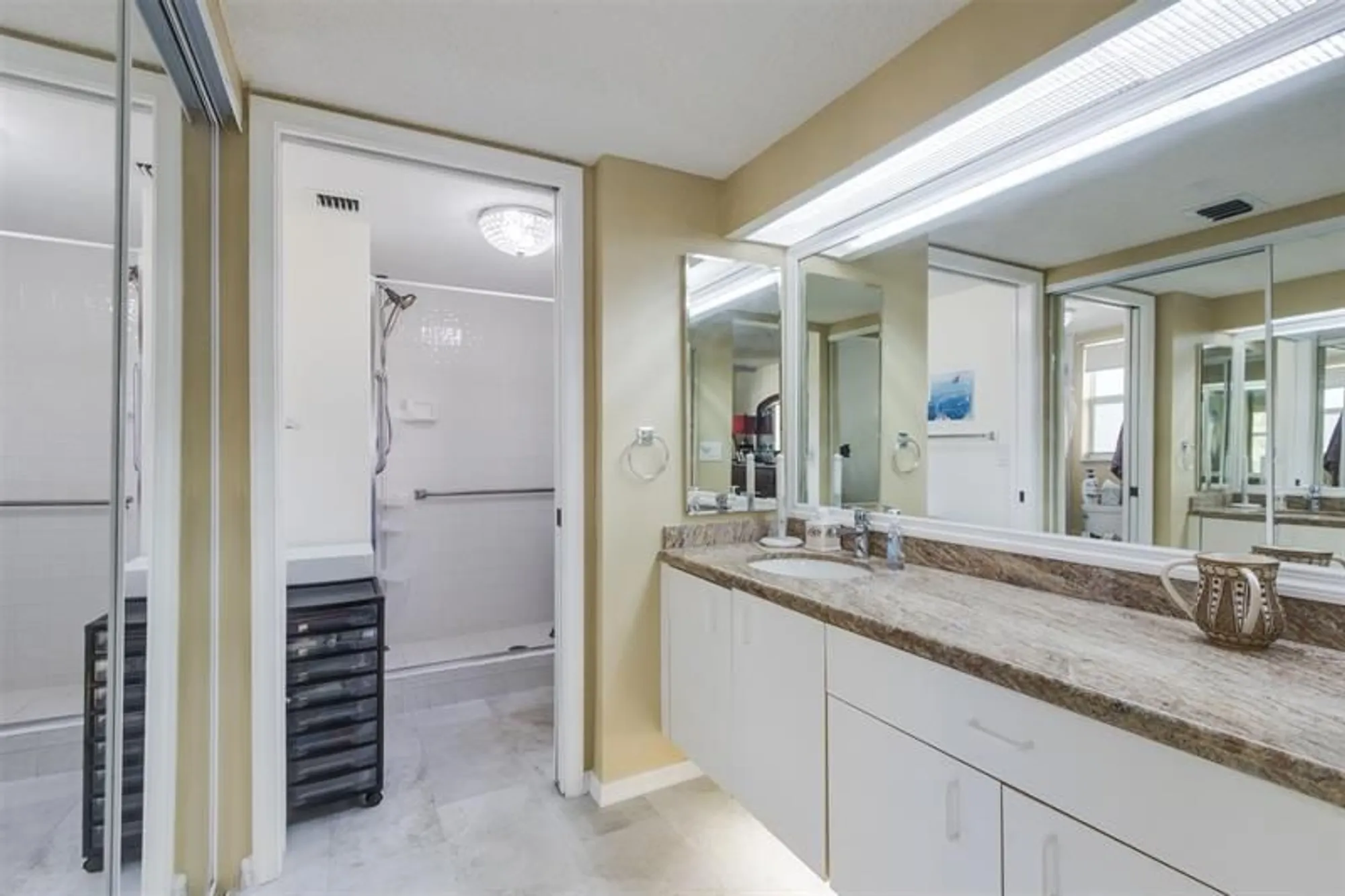 Property Slideshow image 22 of 33 | 9539 weldon cir f201, Tamarac, FL, 33321