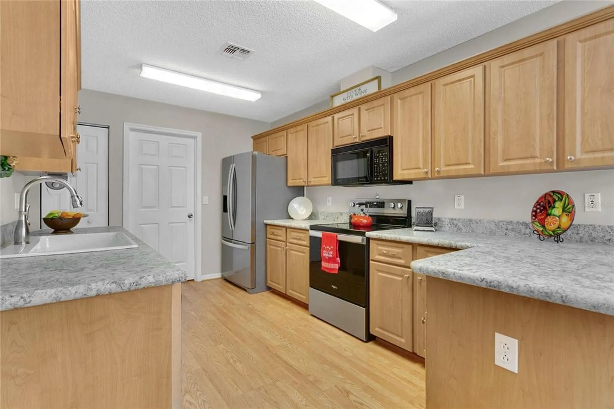 Property Slideshow image 8 of 46 | 32805 oak park dr, Leesburg, FL, 34748